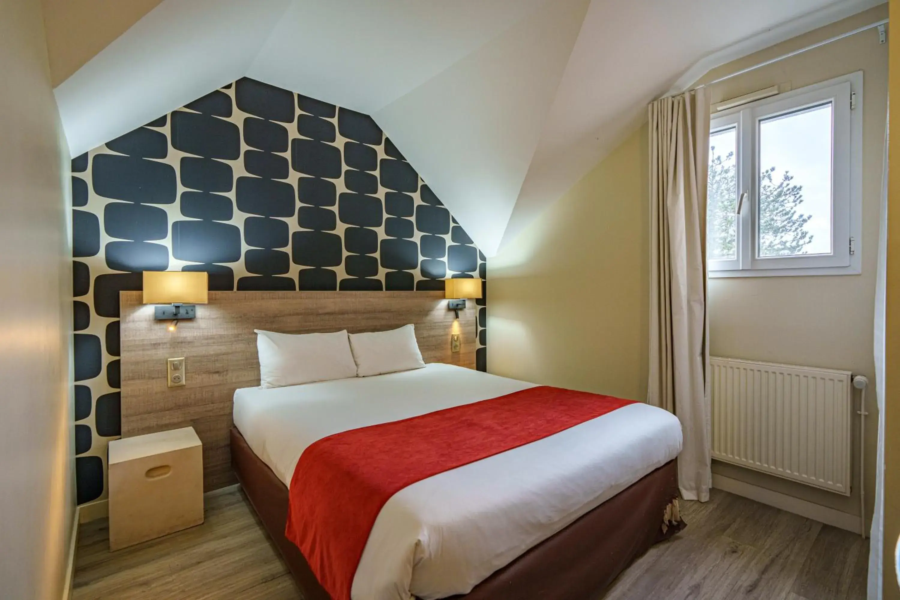 Bedroom, Bed in The Originals City, Hôtel La Saulaie, Saumur Ouest Bedroom, Bed in The Originals City, Hôtel La Saulaie, Saumur Ouest