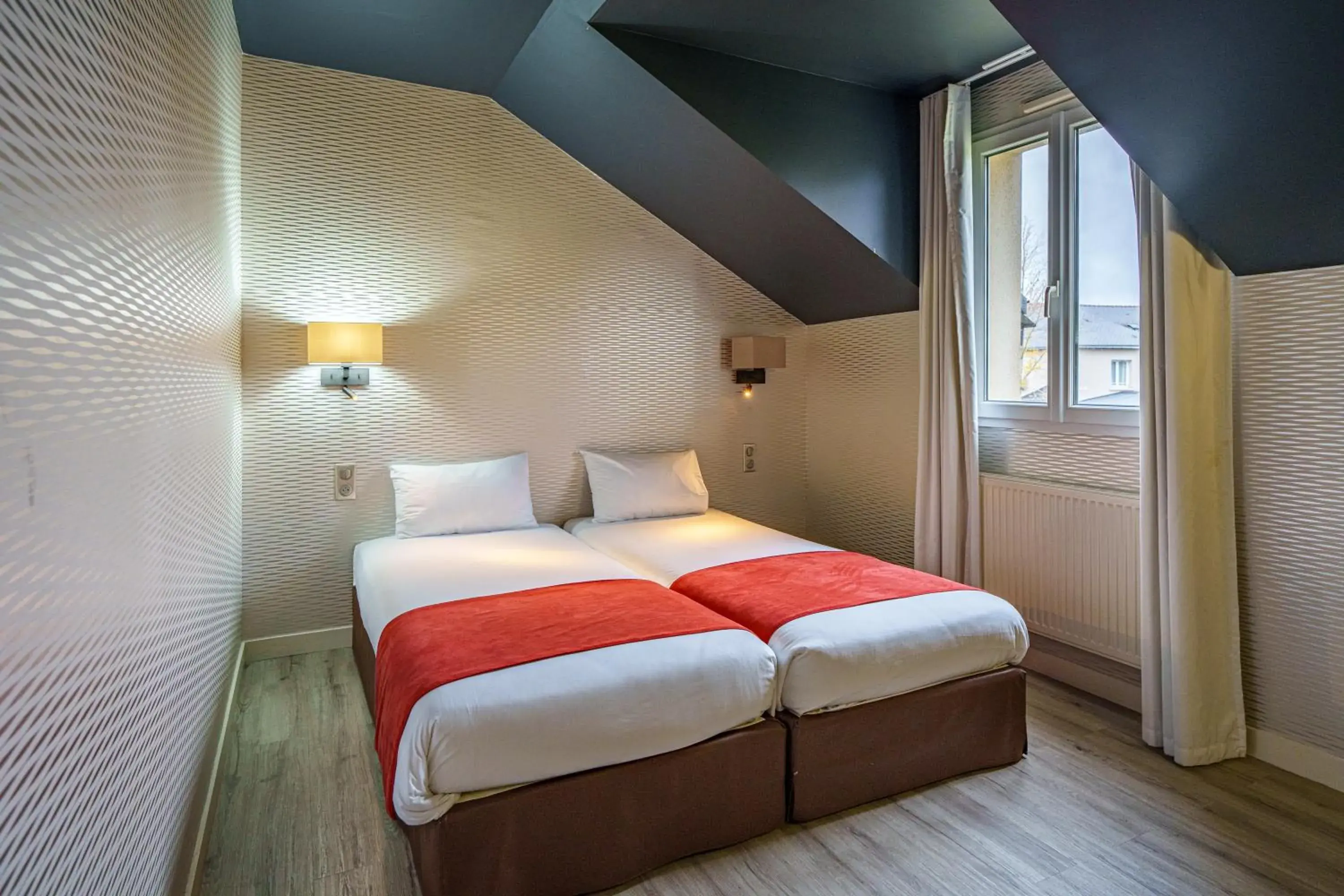 Bedroom, Bed in The Originals City, Hôtel La Saulaie, Saumur Ouest Bedroom, Bed in The Originals City, Hôtel La Saulaie, Saumur Ouest