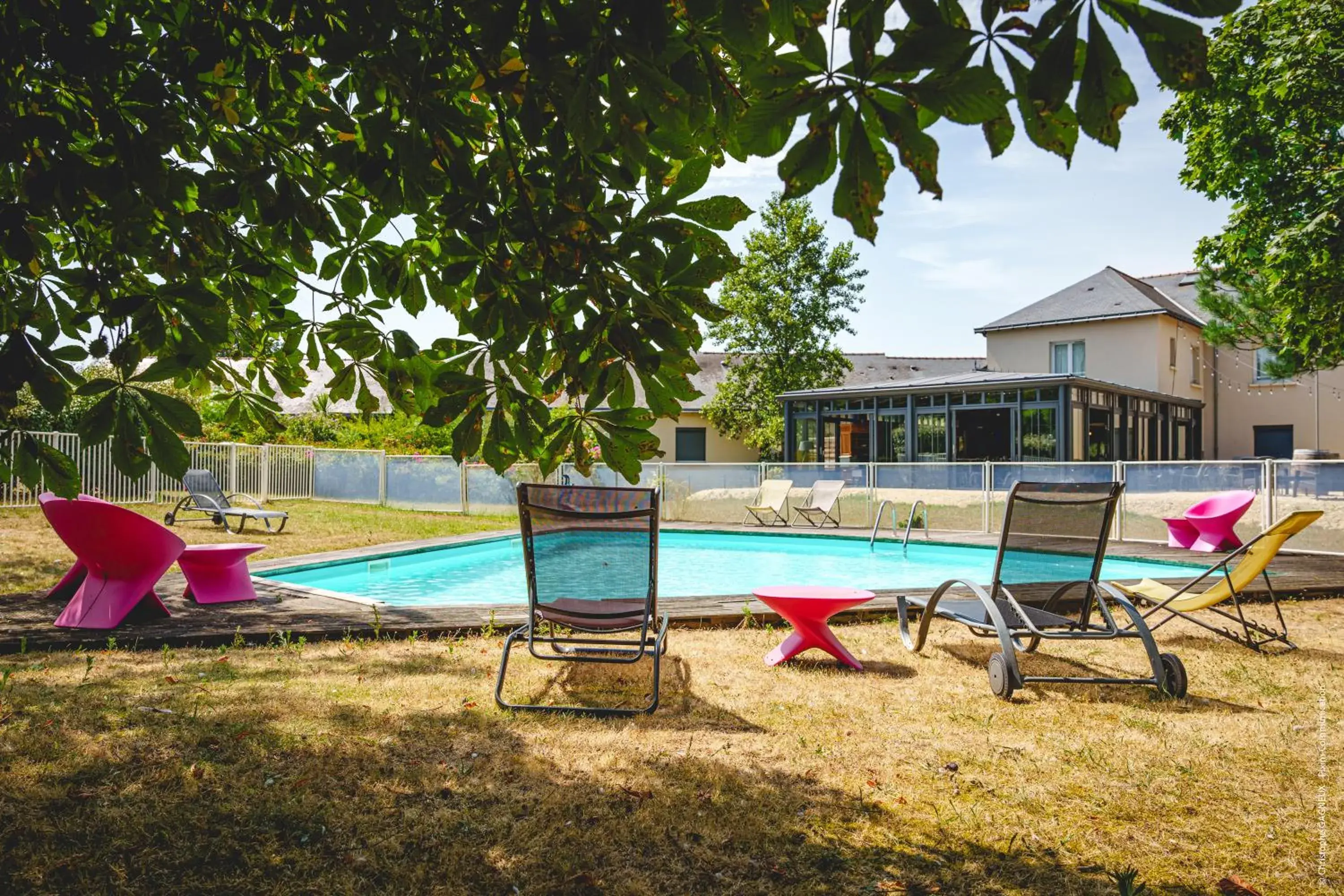 Swimming pool in The Originals City, Hôtel La Saulaie, Saumur Ouest Swimming pool in The Originals City, Hôtel La Saulaie, Saumur Ouest