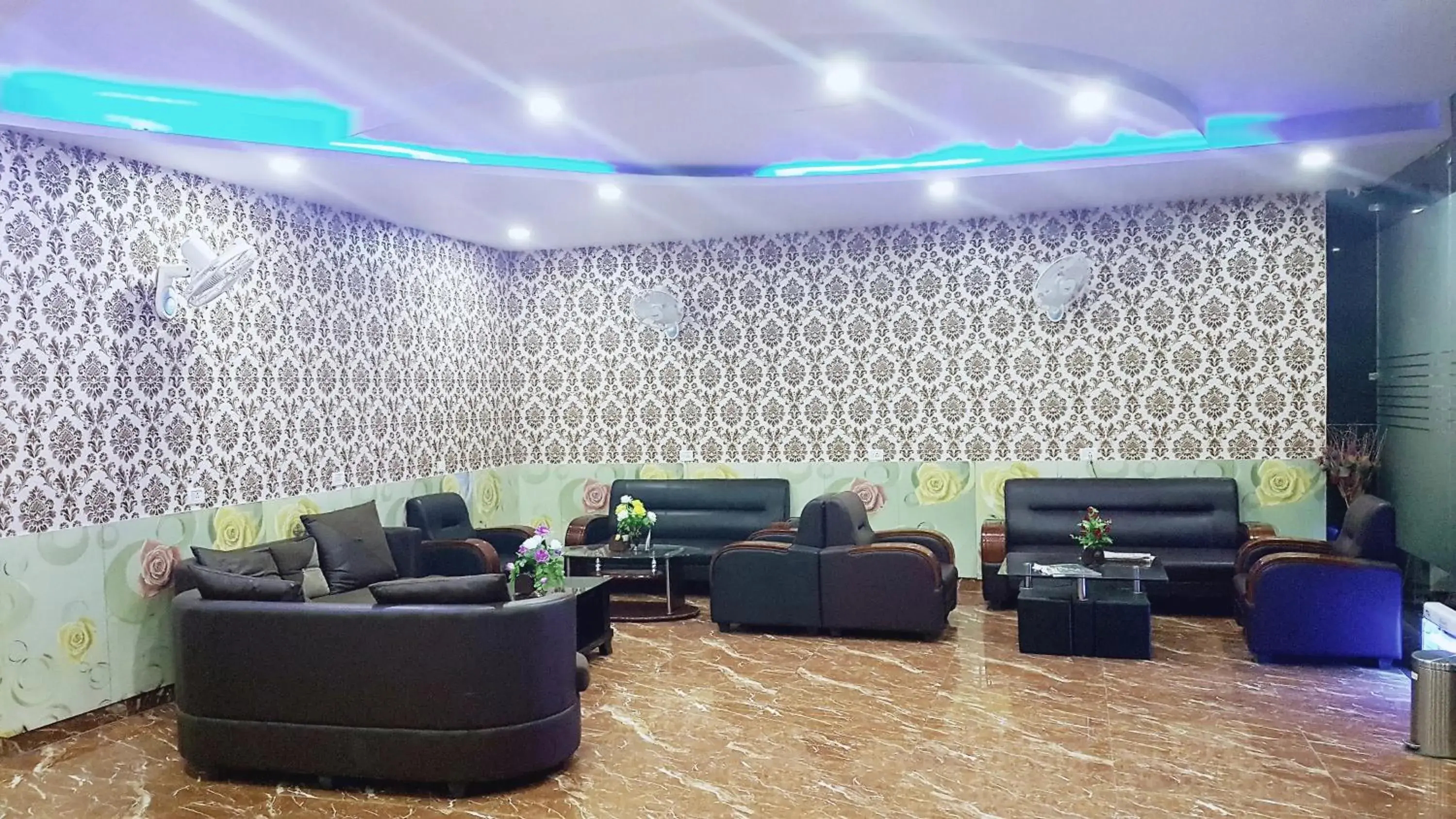 Communal lounge/ TV room in Bodhgaya Seven Inn Hotel n Restaurant Communal lounge/ TV room in Bodhgaya Seven Inn Hotel n Restaurant