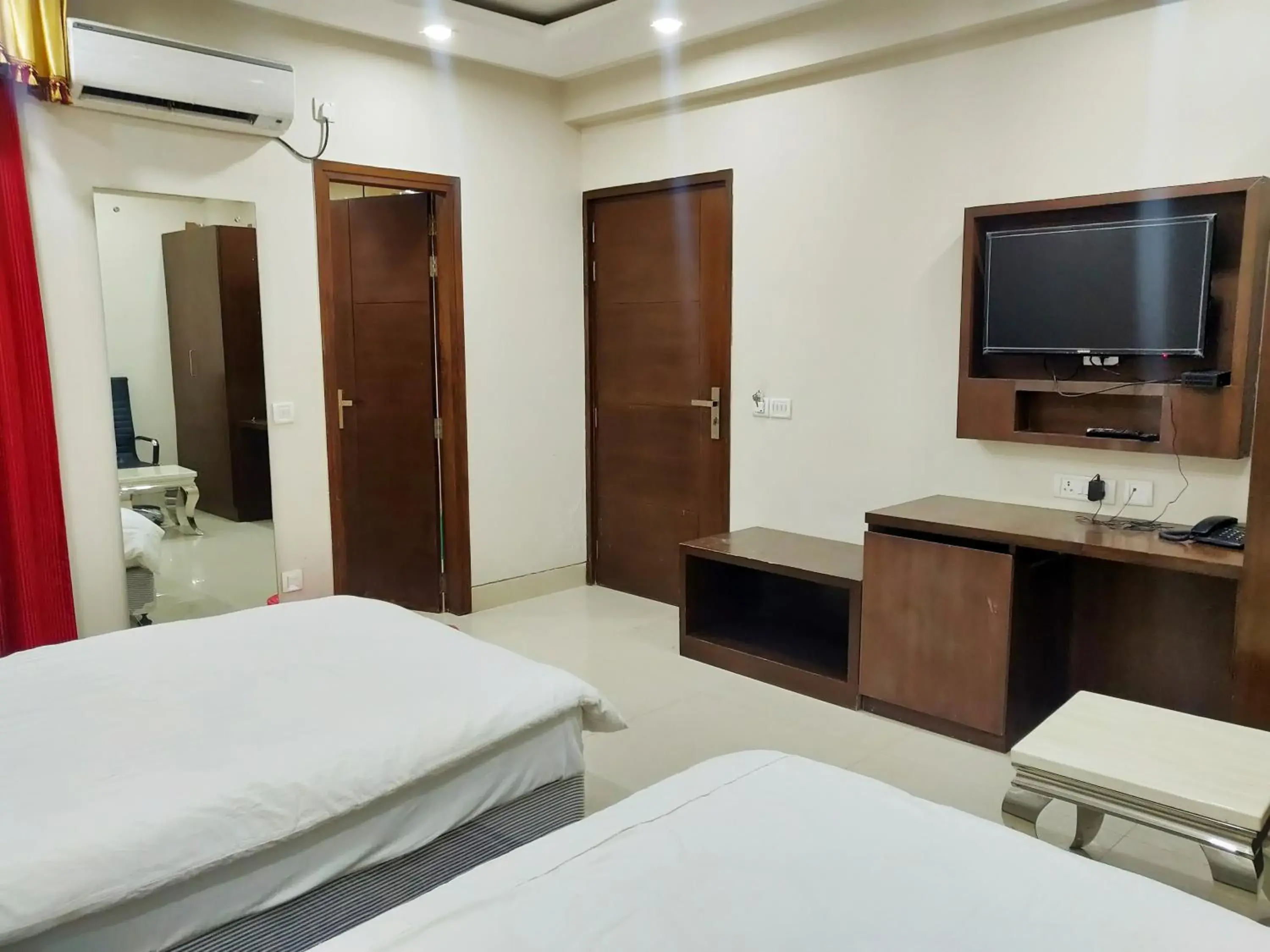 Bed in Bodhgaya Seven Inn Hotel n Restaurant Bed in Bodhgaya Seven Inn Hotel n Restaurant