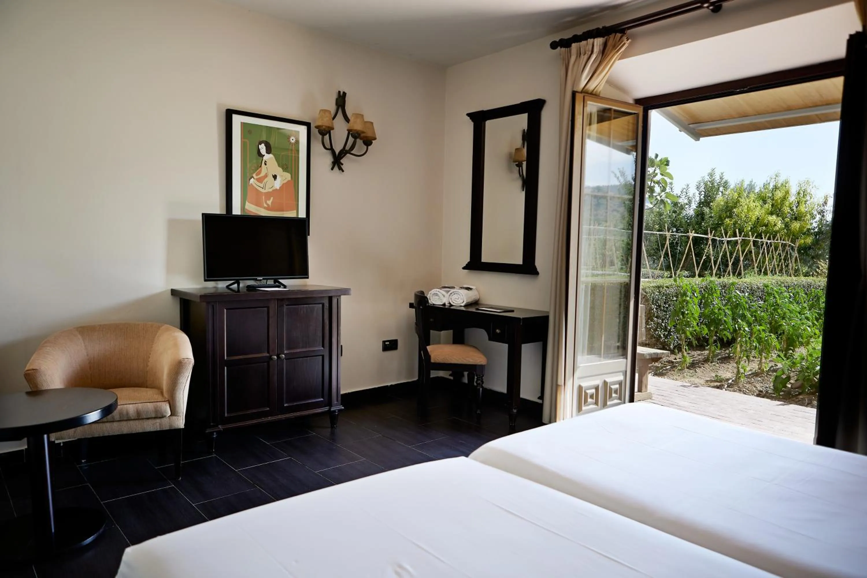 TV and multimedia, TV/Entertainment Center in DWO Convento la Magdalena