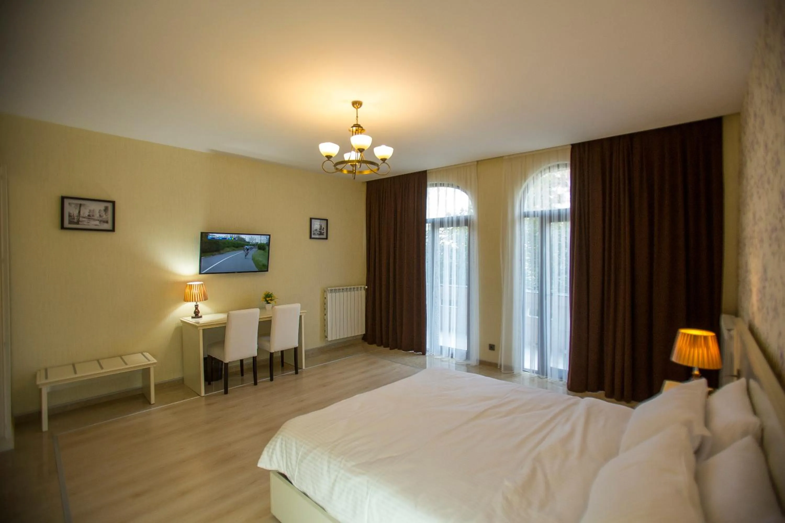 Photo of the whole room in Ire Palace