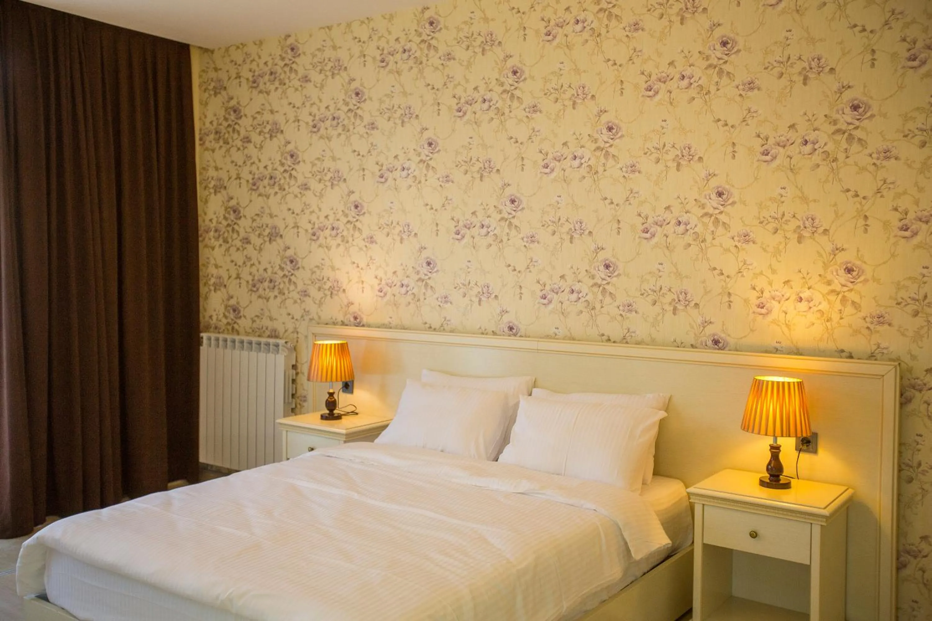 Photo of the whole room in Ire Palace