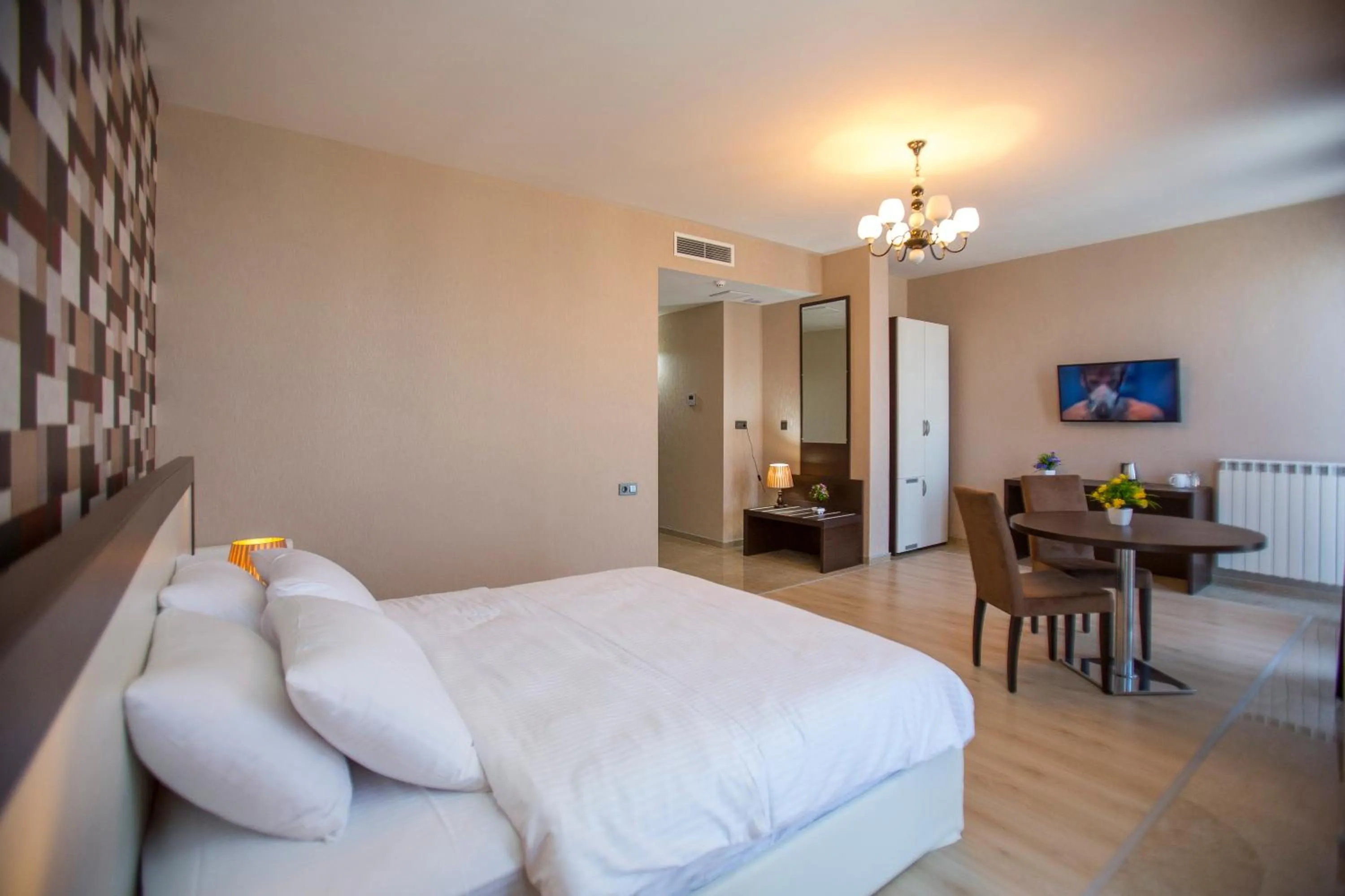 Photo of the whole room in Ire Palace