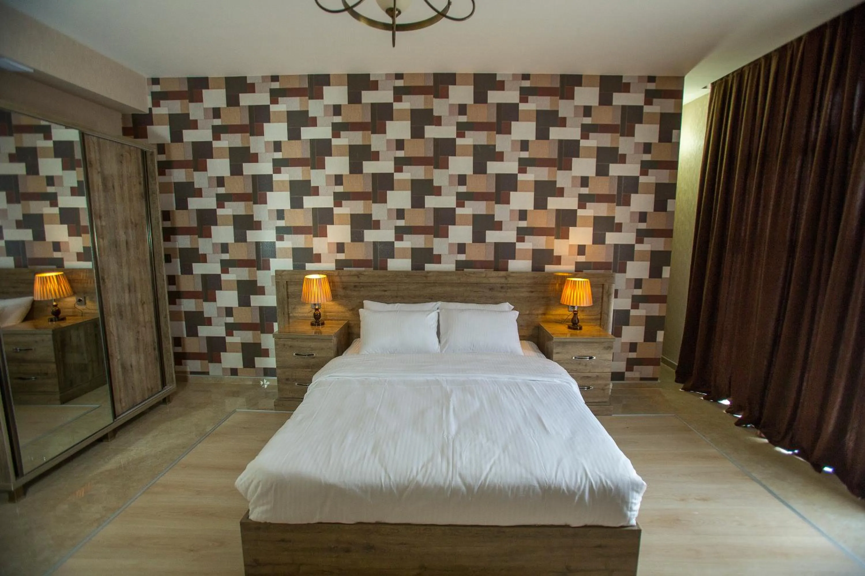 Photo of the whole room in Ire Palace