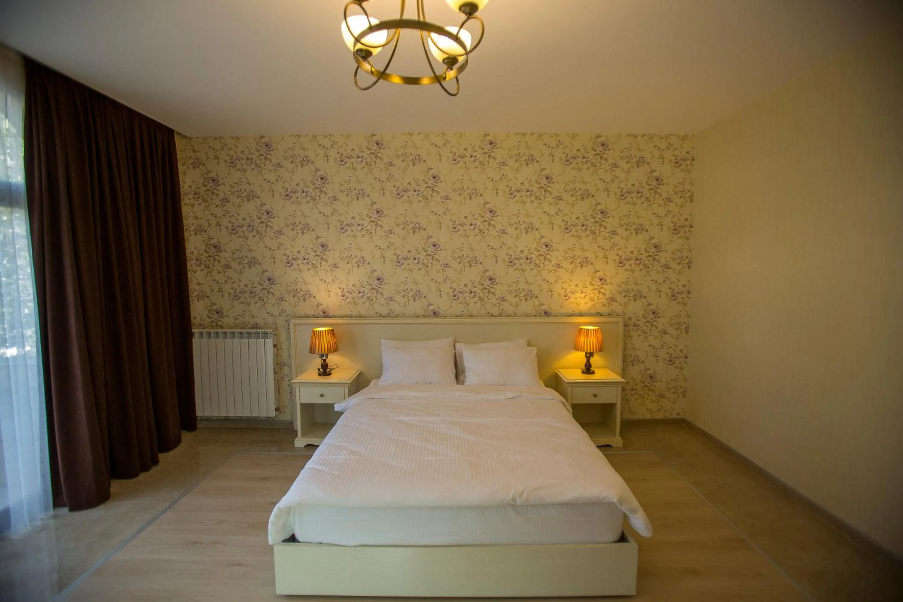 Photo of the whole room in Ire Palace