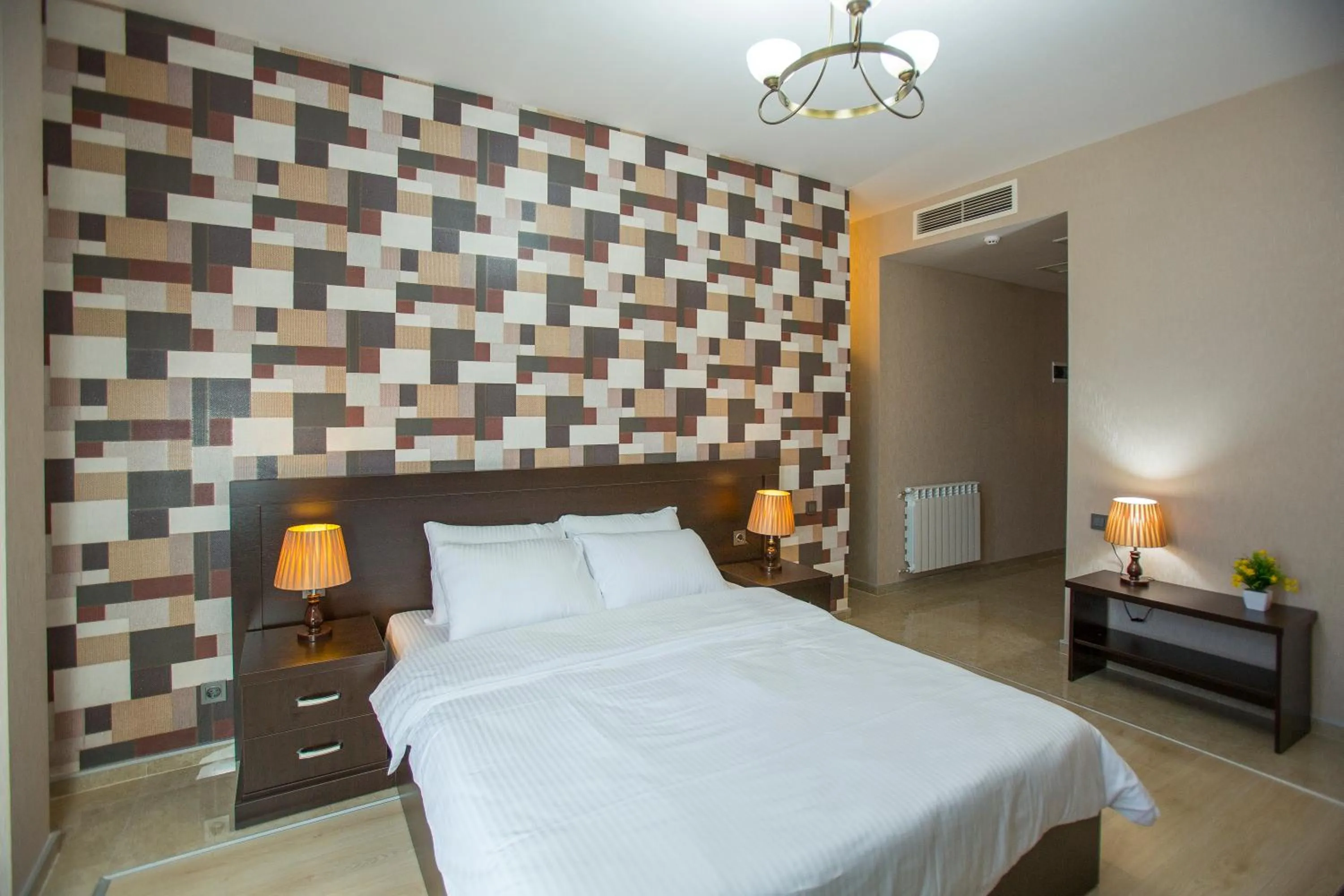 Photo of the whole room in Ire Palace