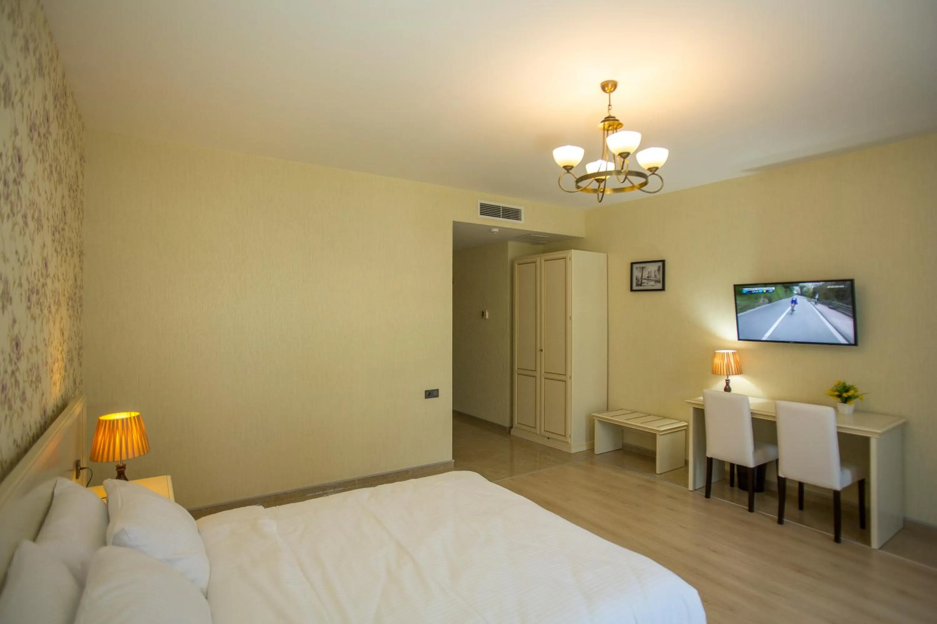 Photo of the whole room in Ire Palace