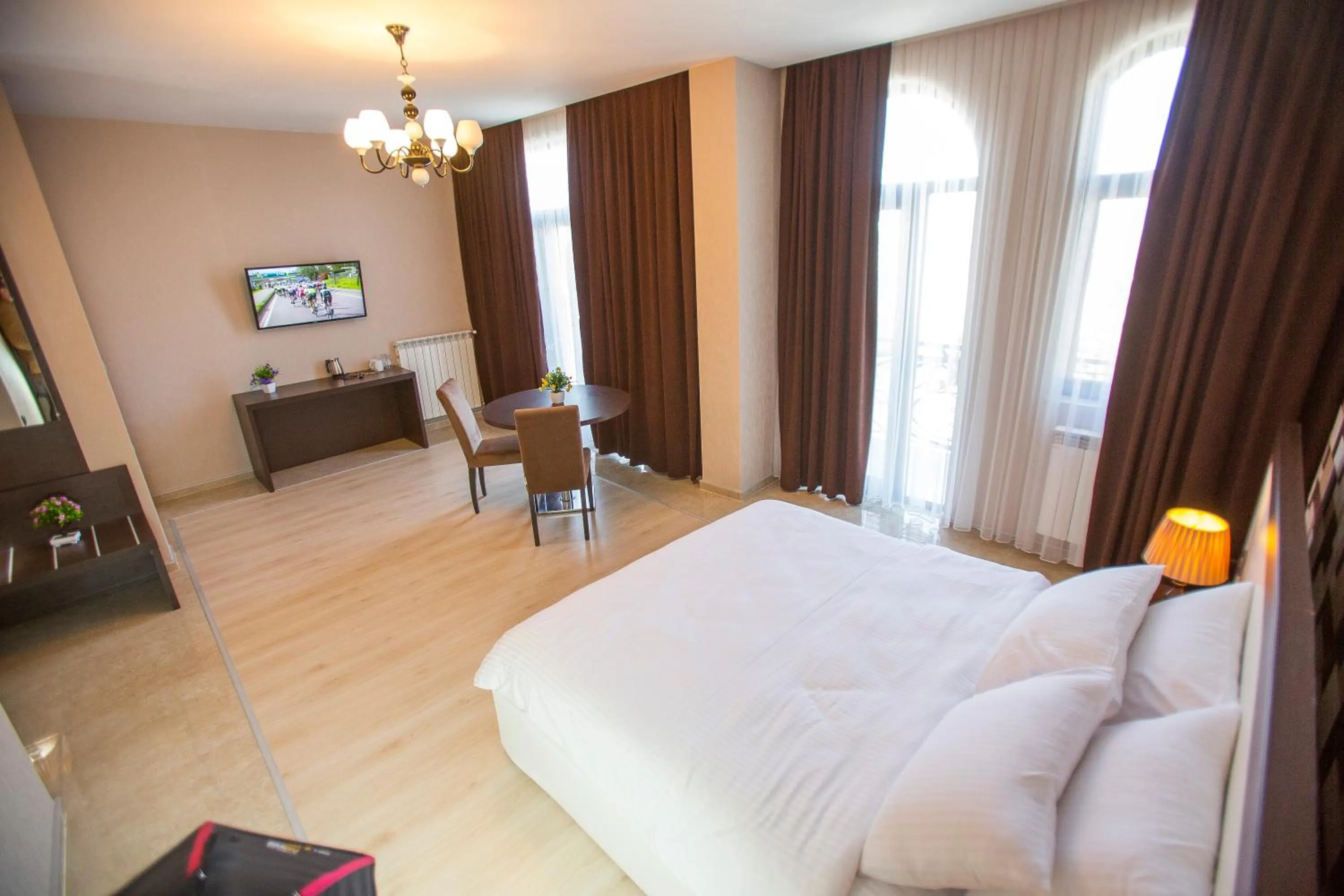 Photo of the whole room in Ire Palace