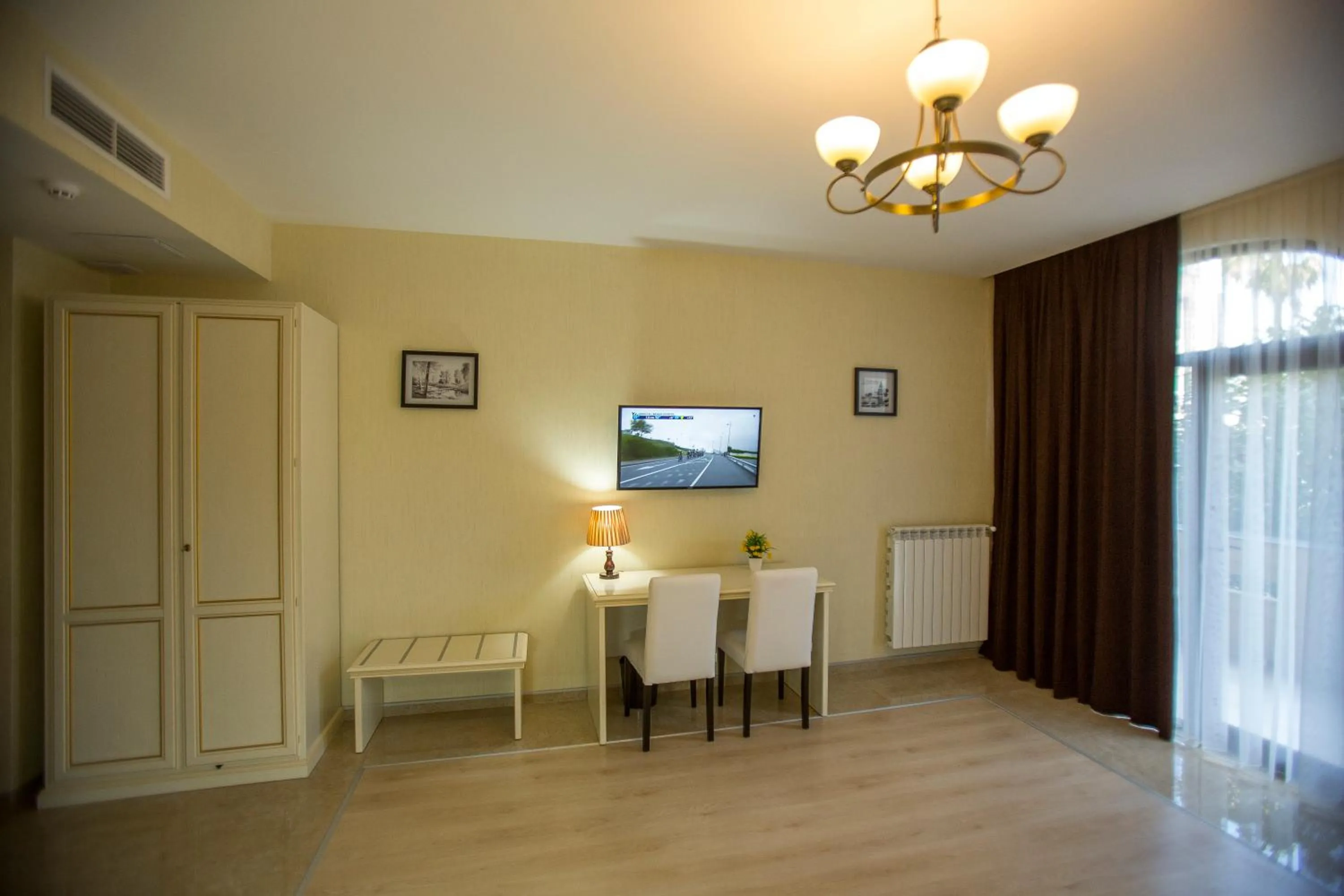 Photo of the whole room in Ire Palace