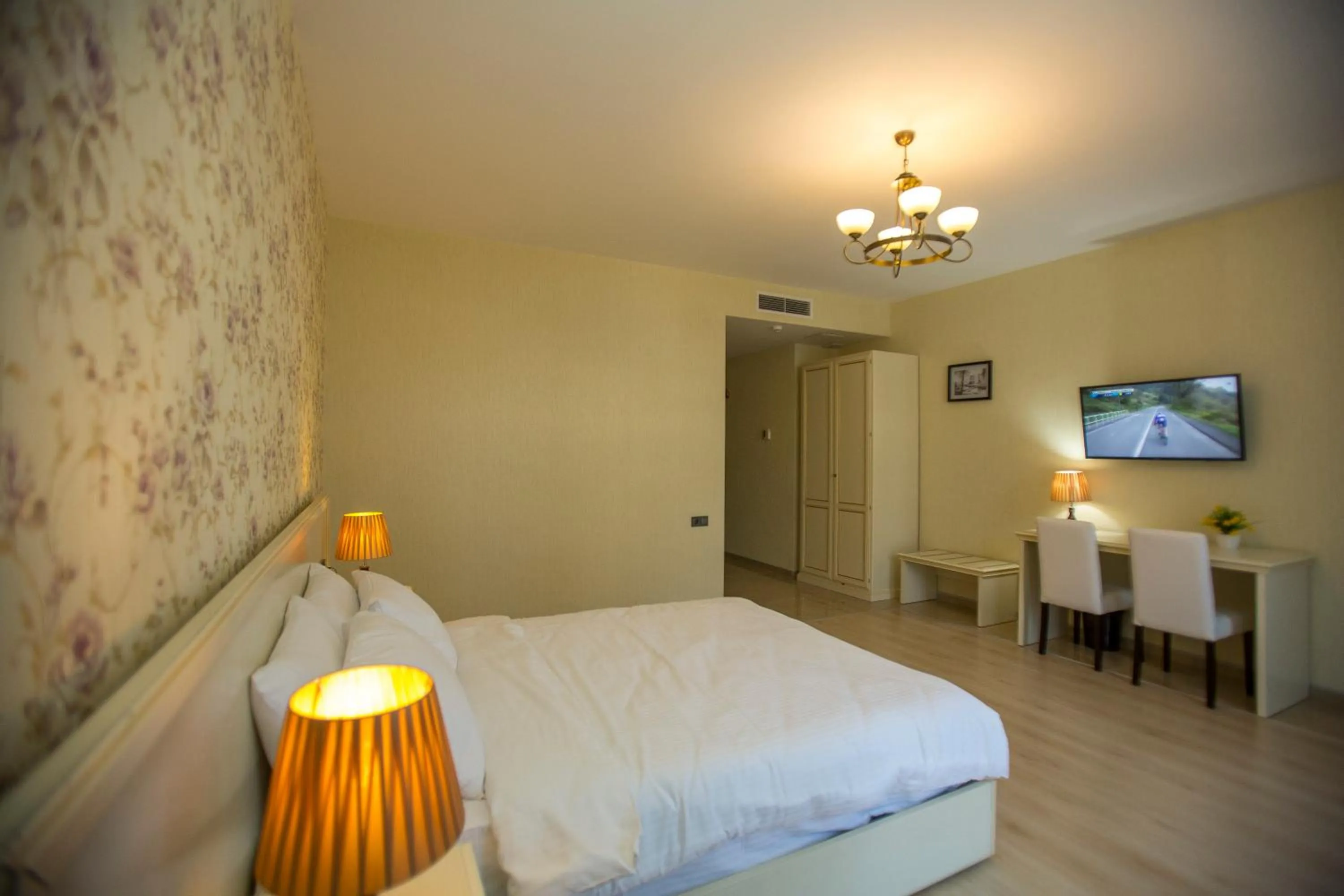 Photo of the whole room in Ire Palace