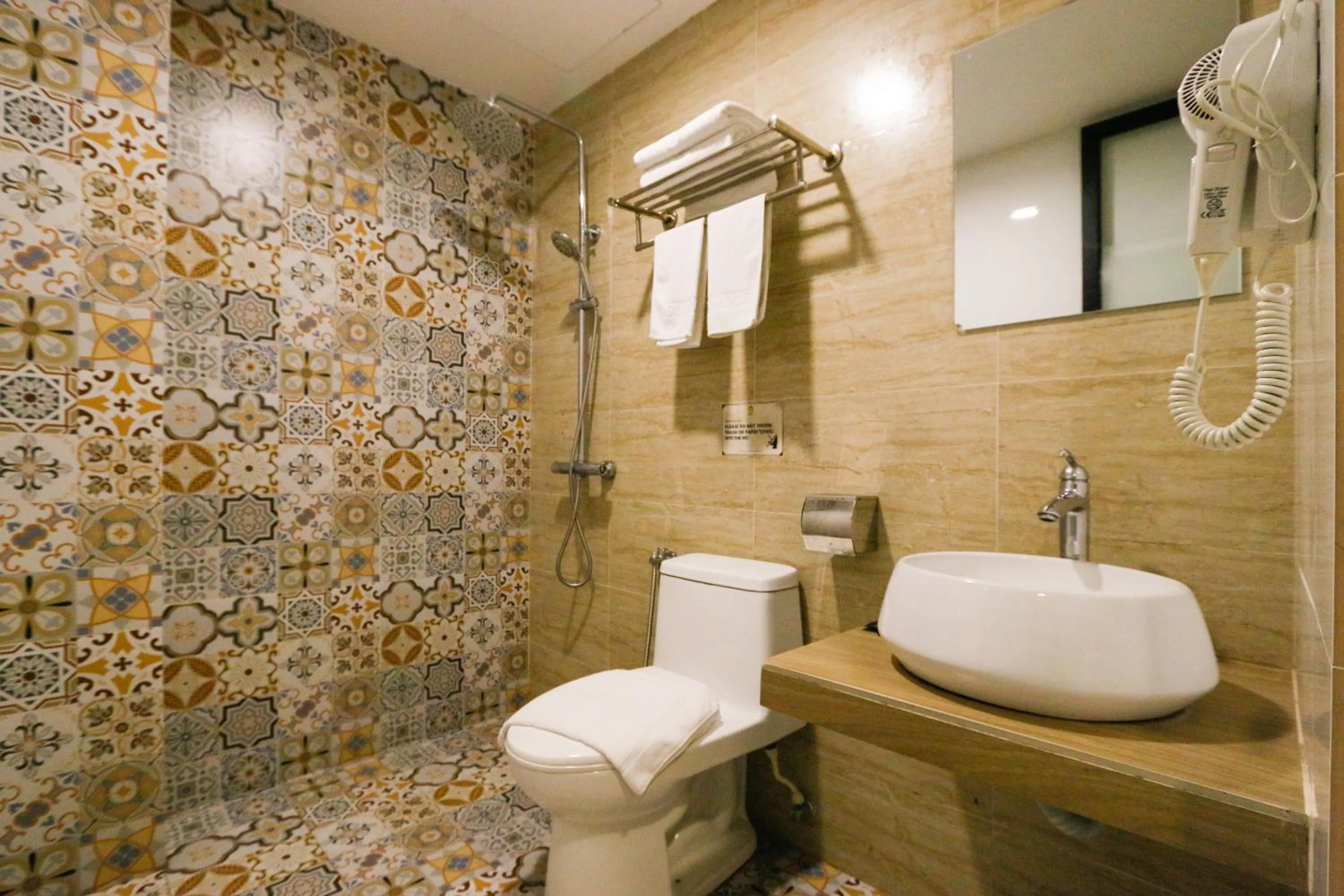 Shower in Golden Roof Hotel, Seri Iskandar