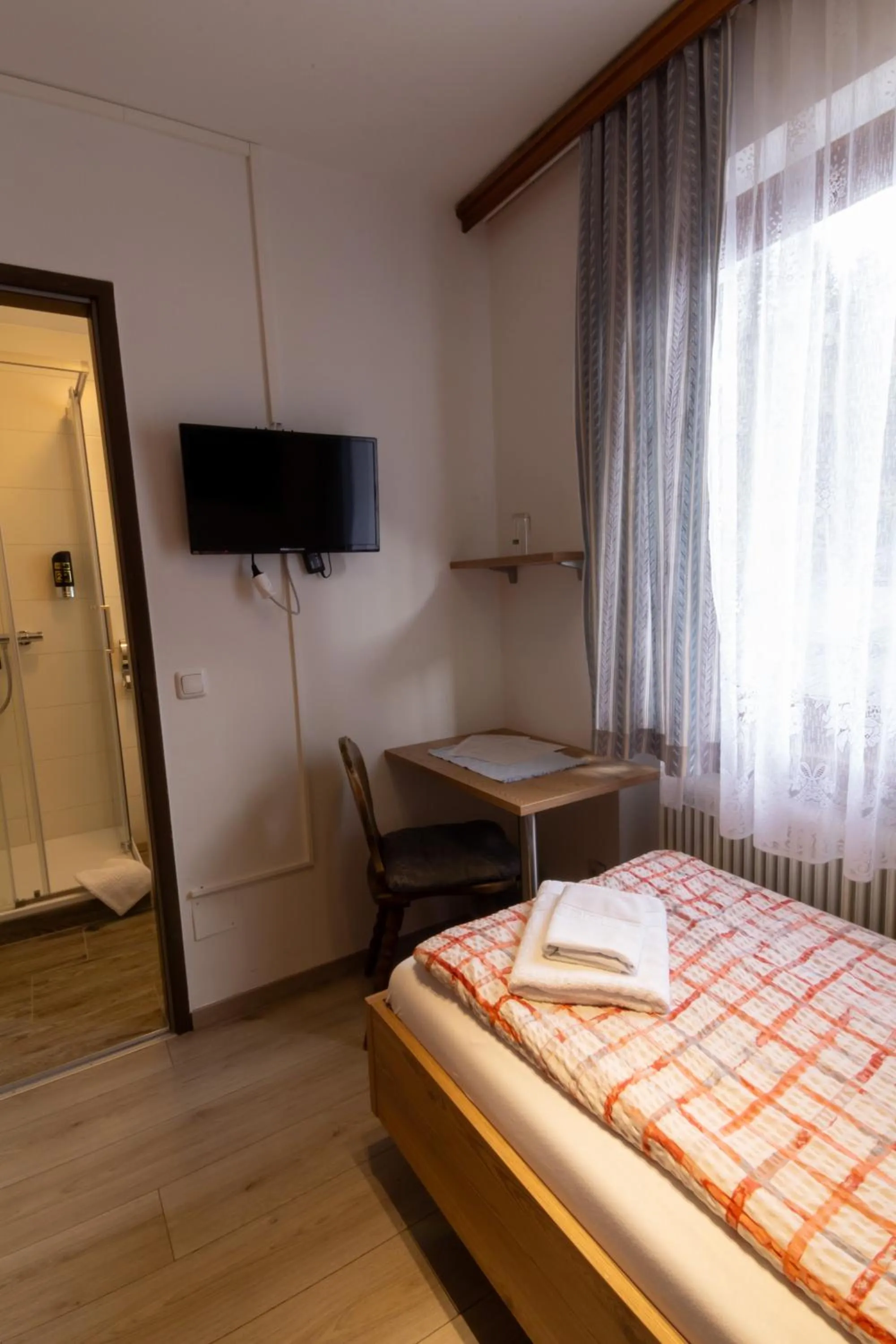 Photo of the whole room, Bed in Metzgerwirt Vieh Heli