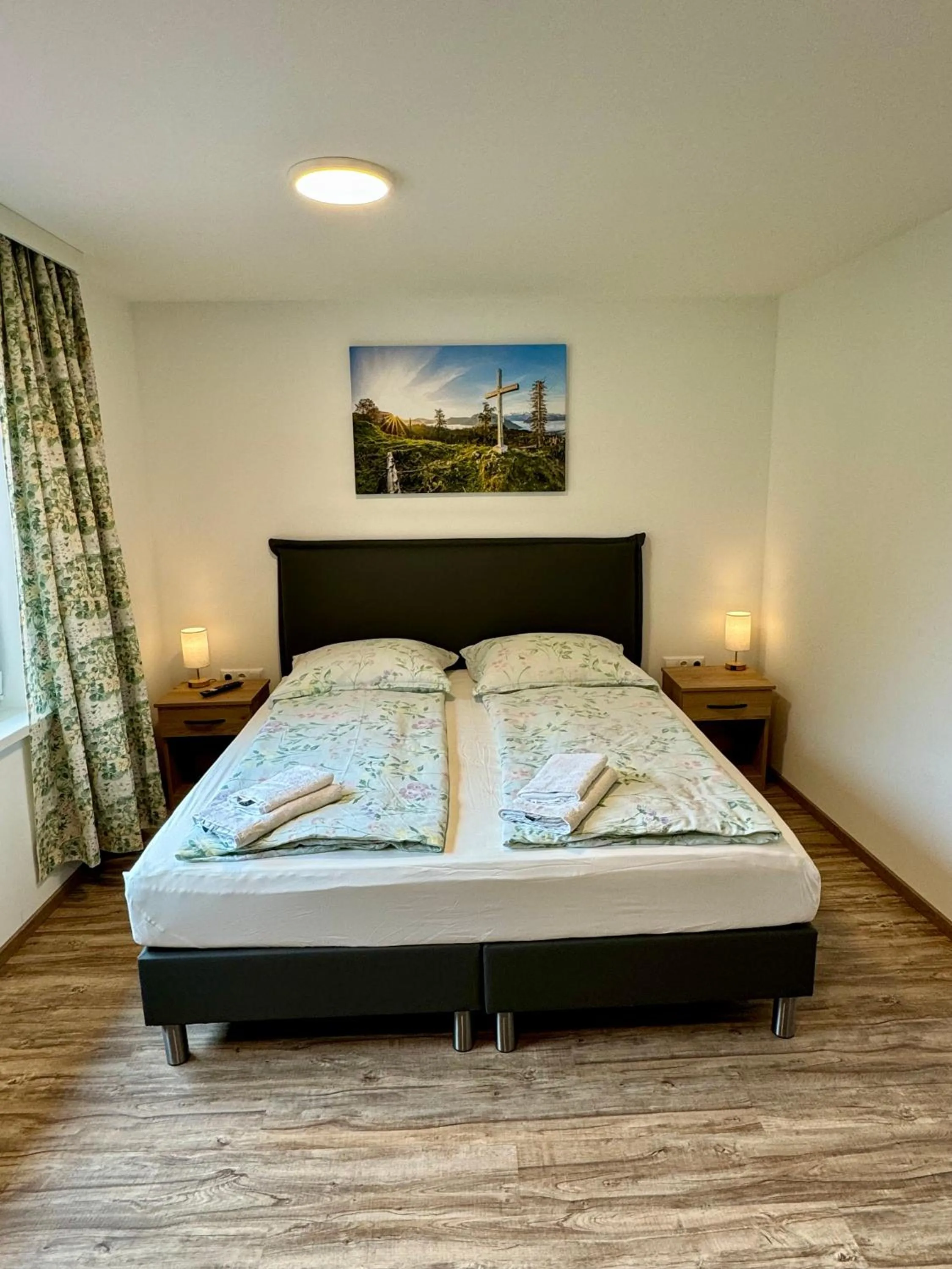 Photo of the whole room, Bed in Metzgerwirt Vieh Heli