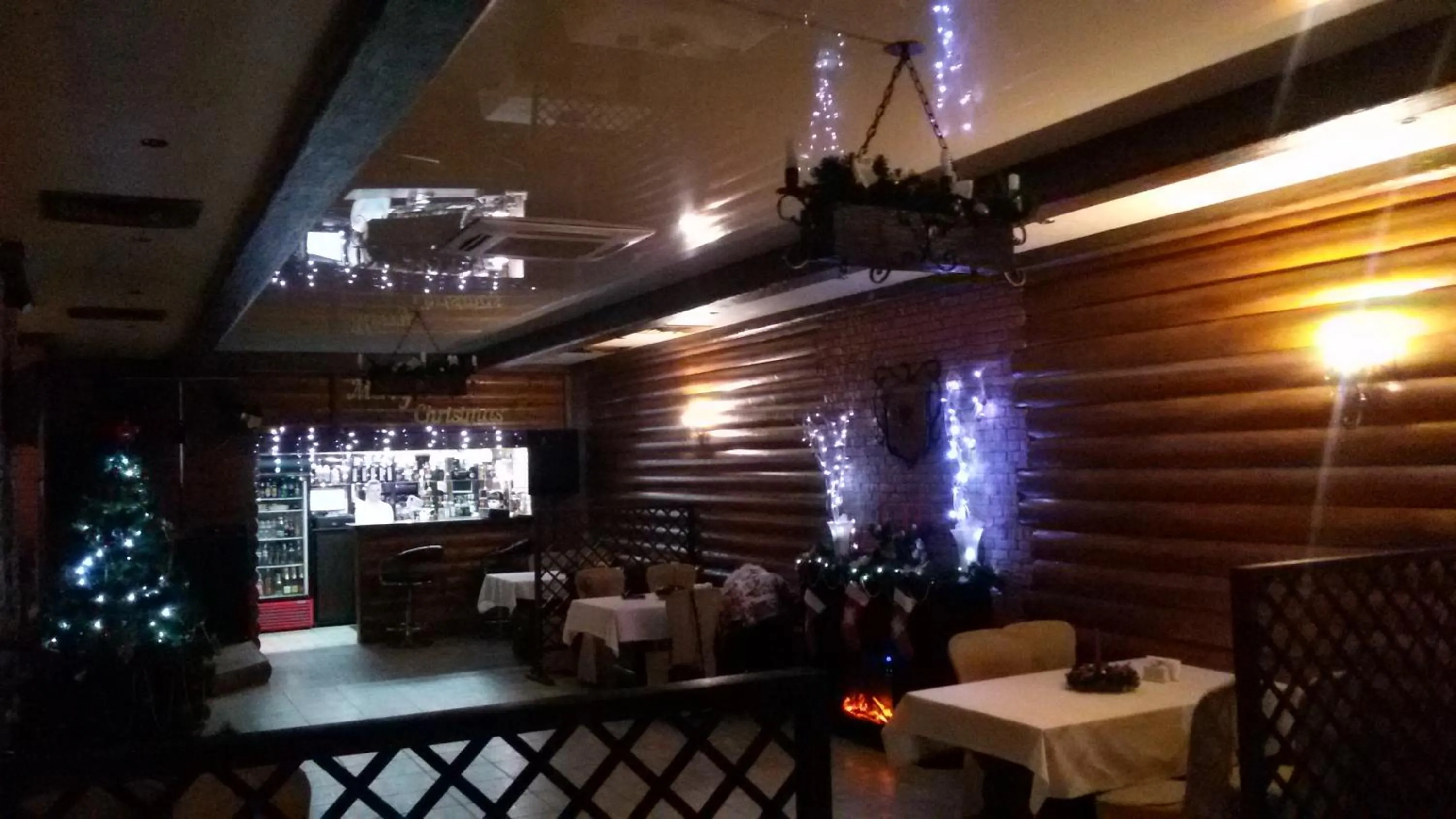 Restaurant/places to eat in Mini Hotel Smak