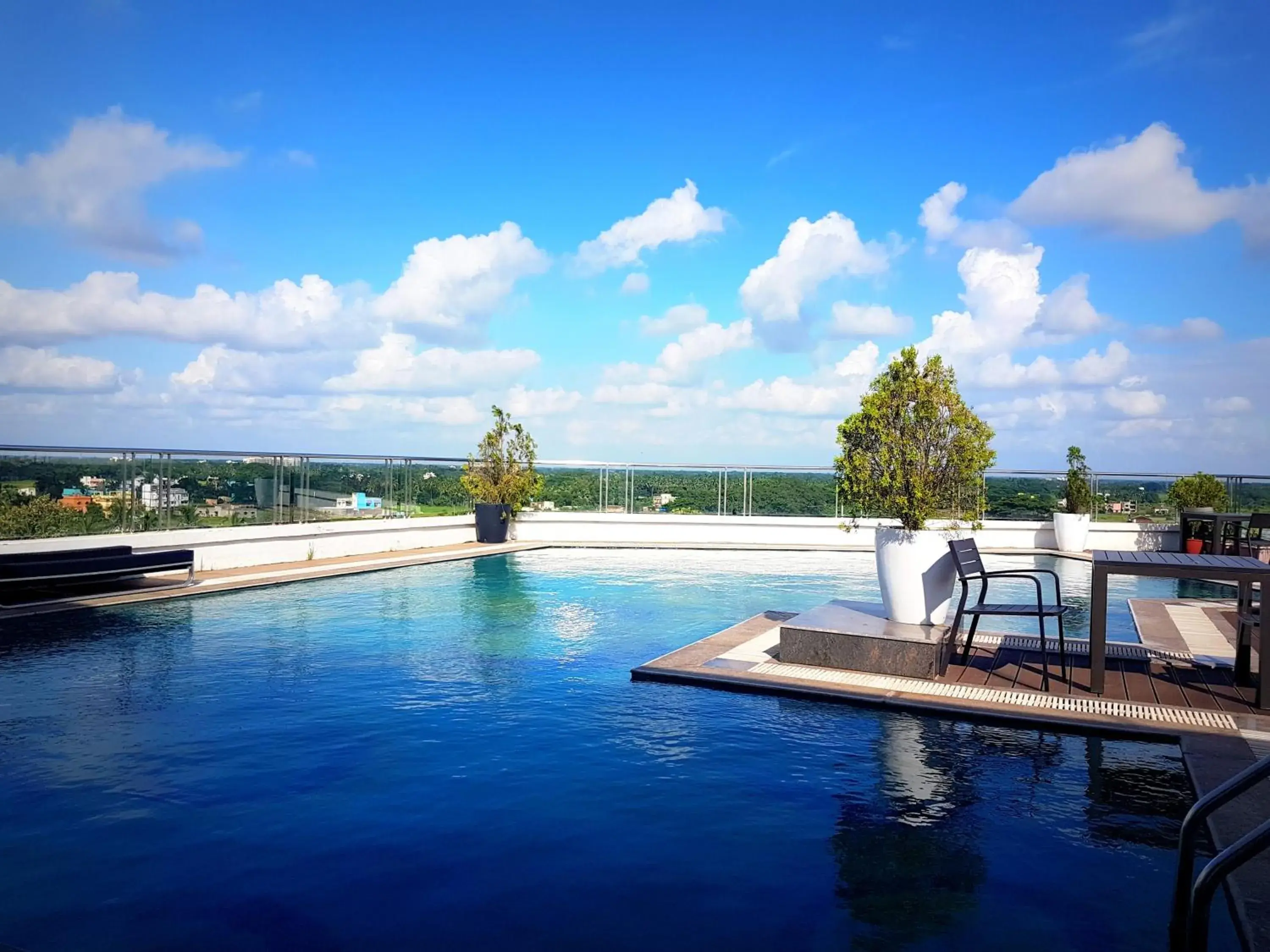 Swimming pool in Pal Heights Mantra Swimming pool in Pal Heights Mantra