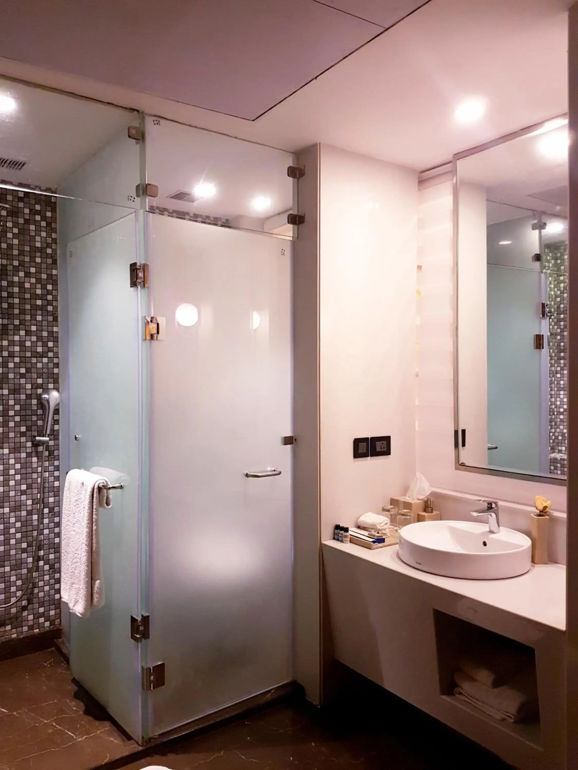 Bathroom in Pal Heights Mantra Bathroom in Pal Heights Mantra