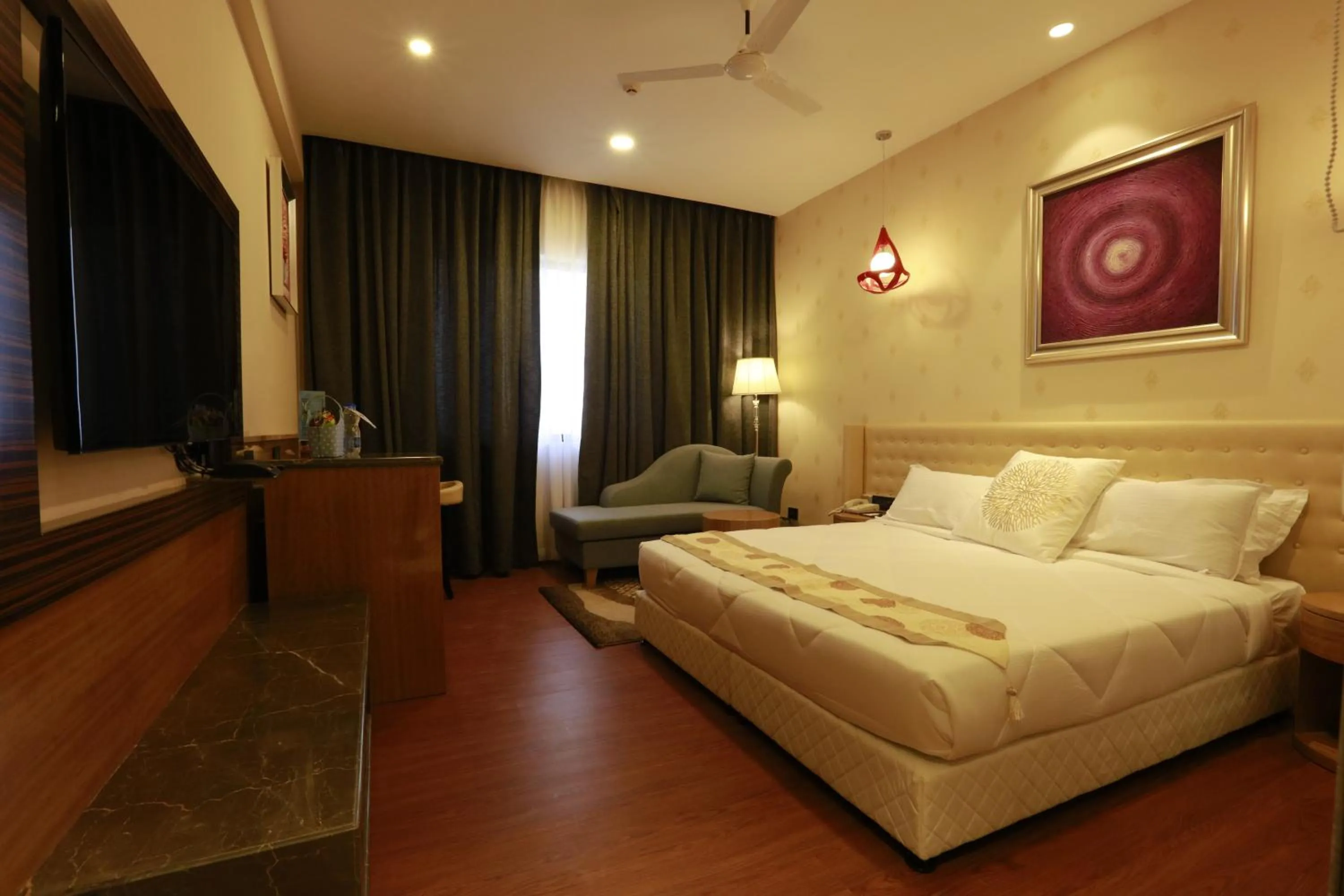 Photo of the whole room, Bed in Pal Heights Mantra