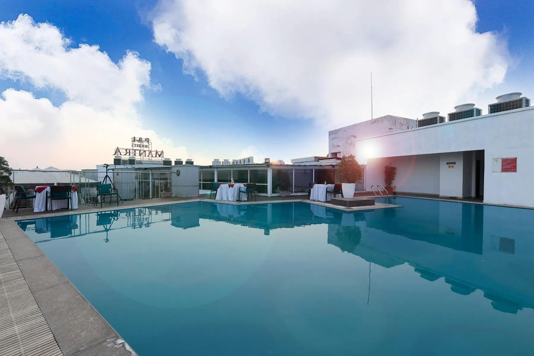 Swimming pool in Pal Heights Mantra