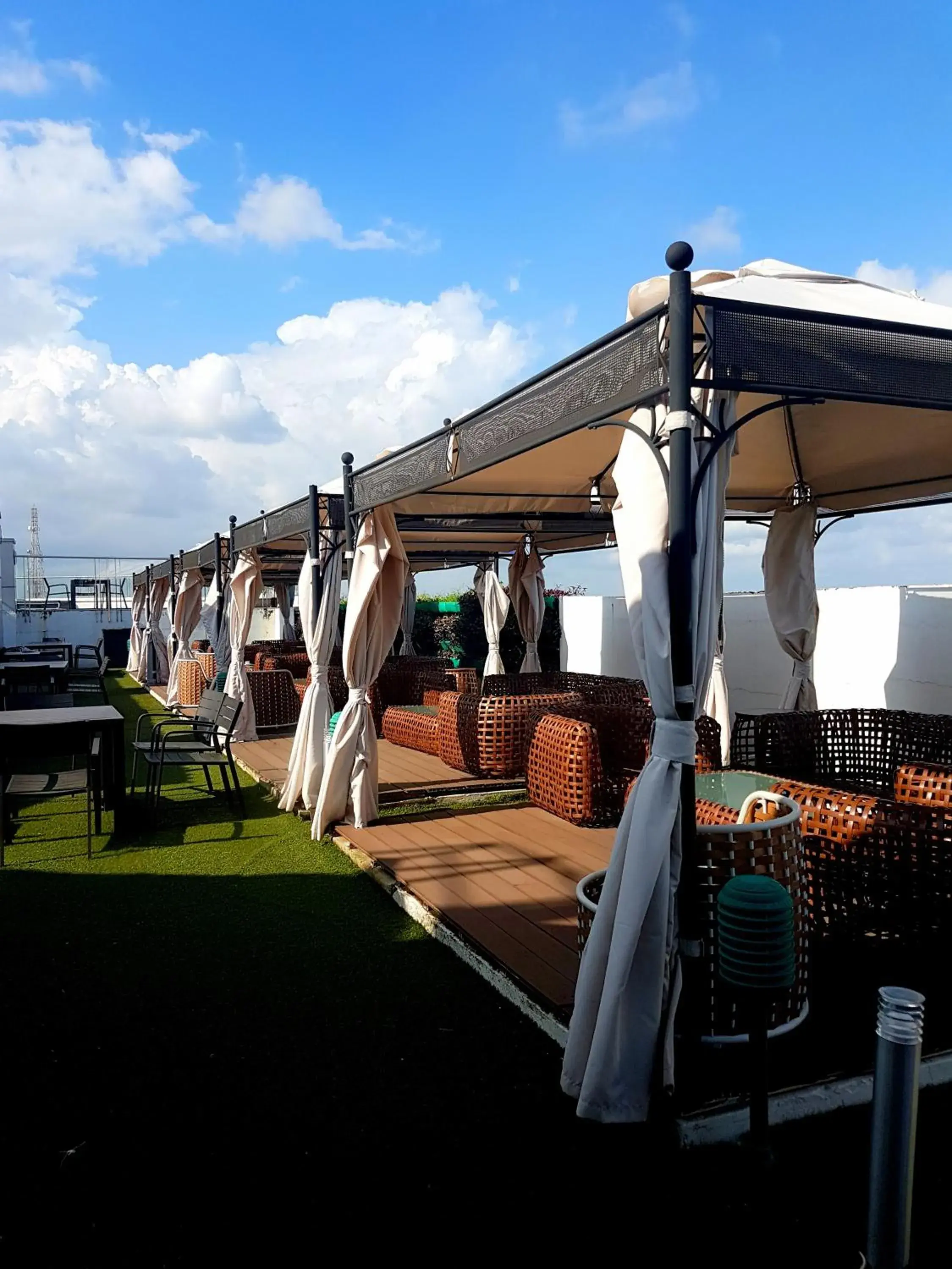 Restaurant/places to eat in Pal Heights Mantra Restaurant/places to eat in Pal Heights Mantra