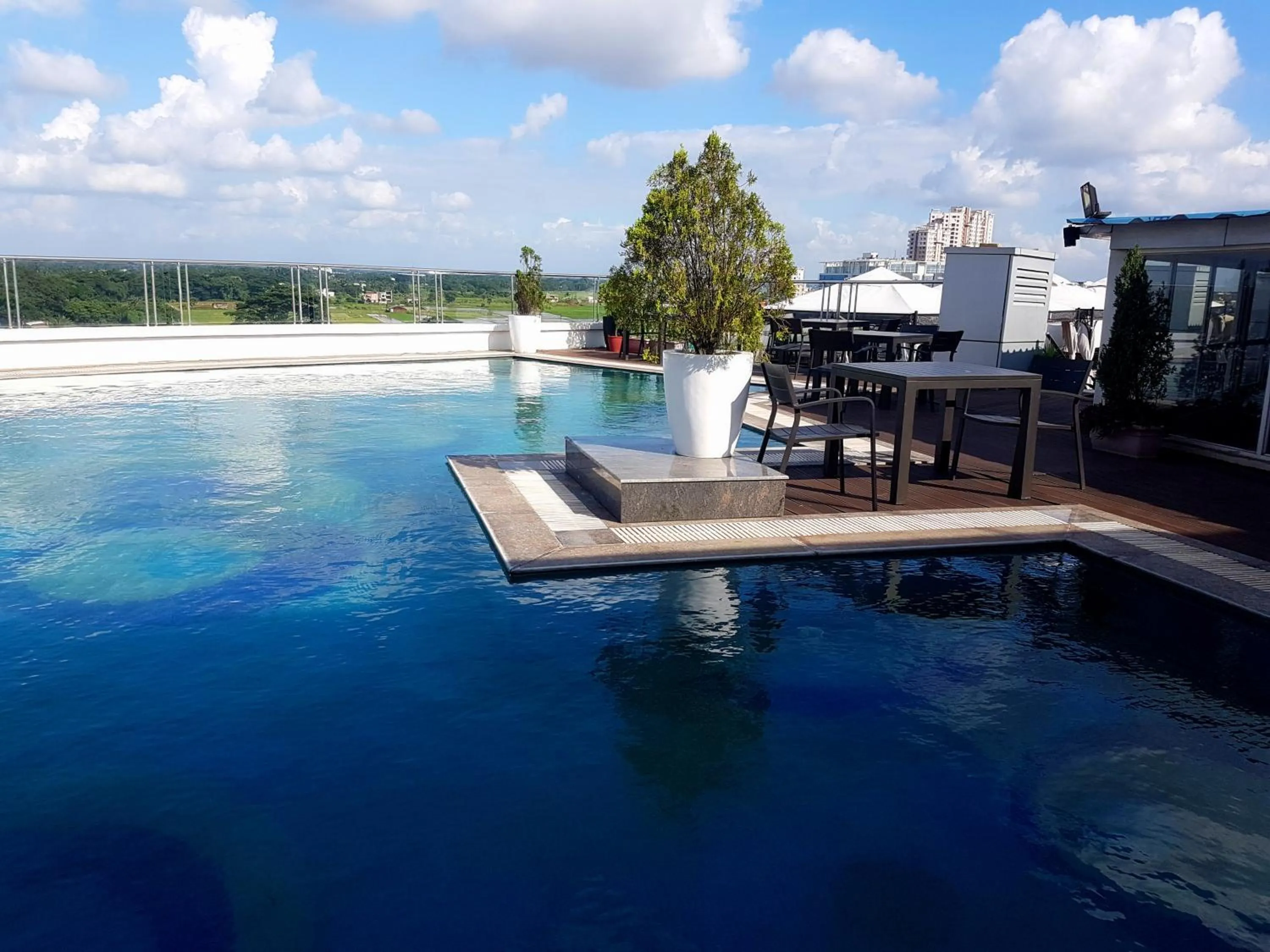 Swimming pool in Pal Heights Mantra