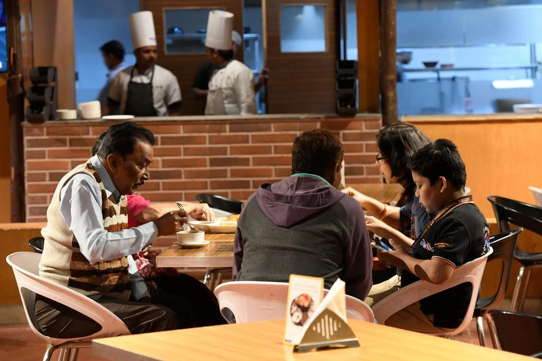 Restaurant/places to eat in Pal Heights Mantra