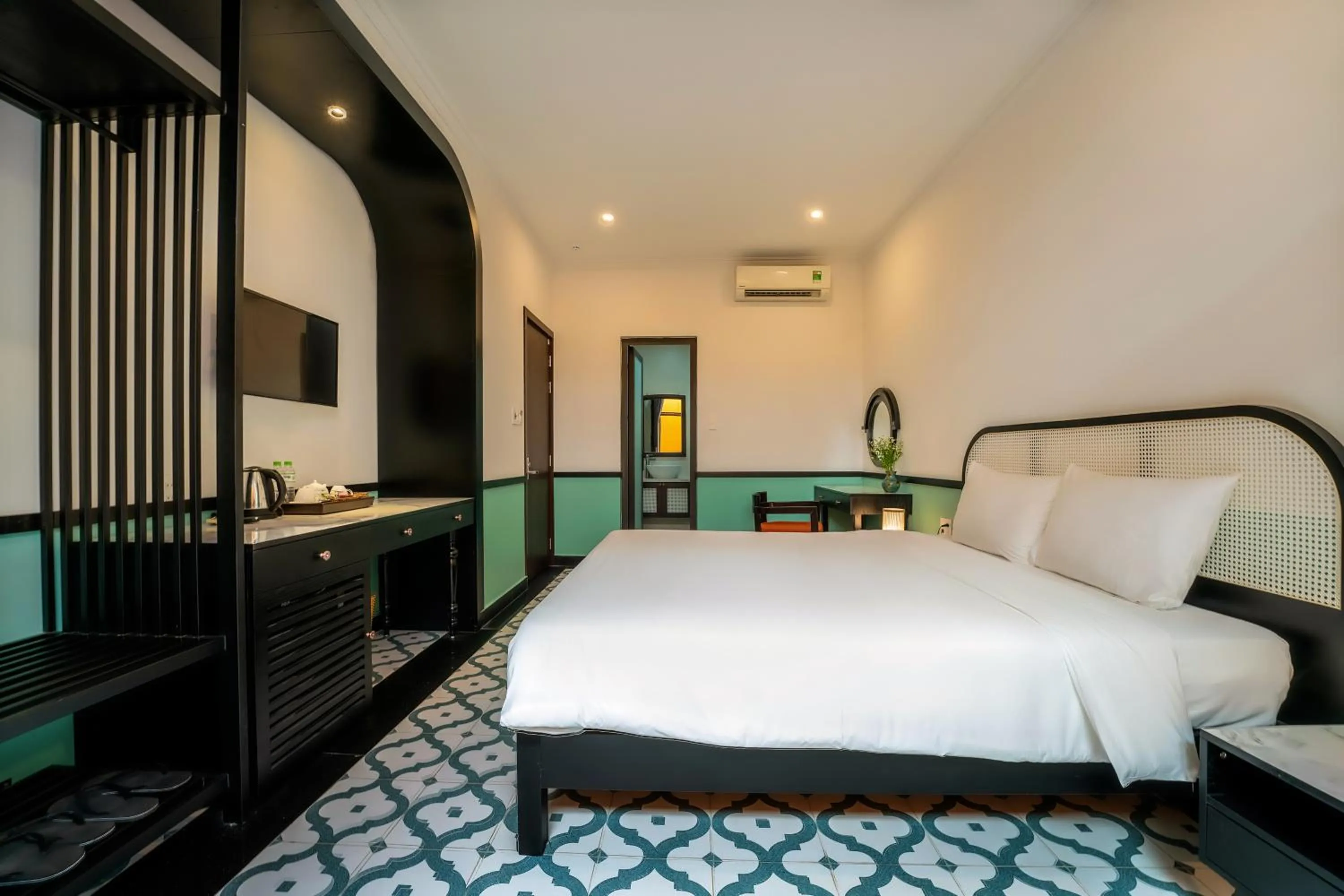 Communal lounge/ TV room, Bed in Hoi An Ivy Hotel