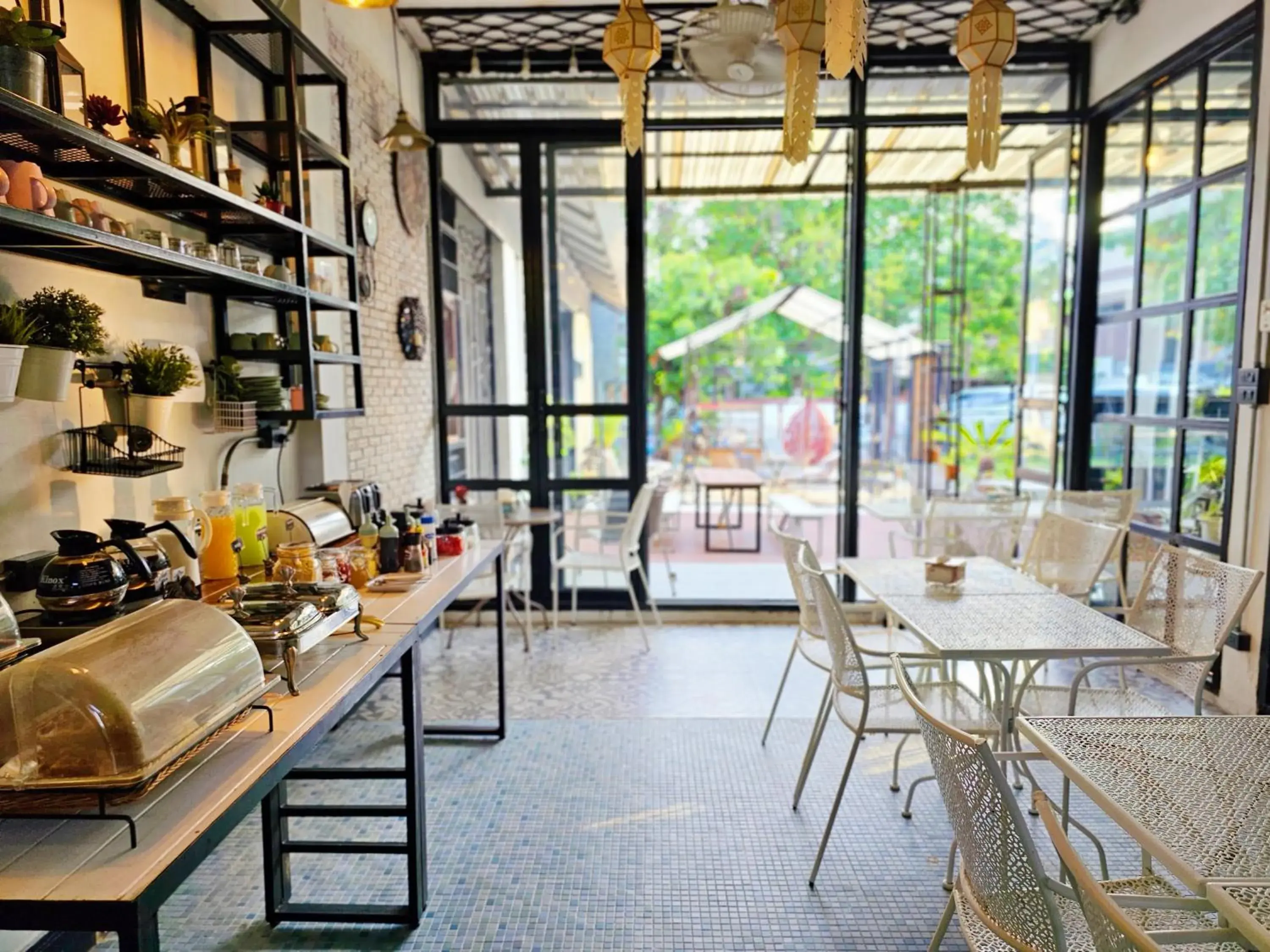 Restaurant/places to eat in Sherloft Home & Hostel Restaurant/places to eat in Sherloft Home & Hostel