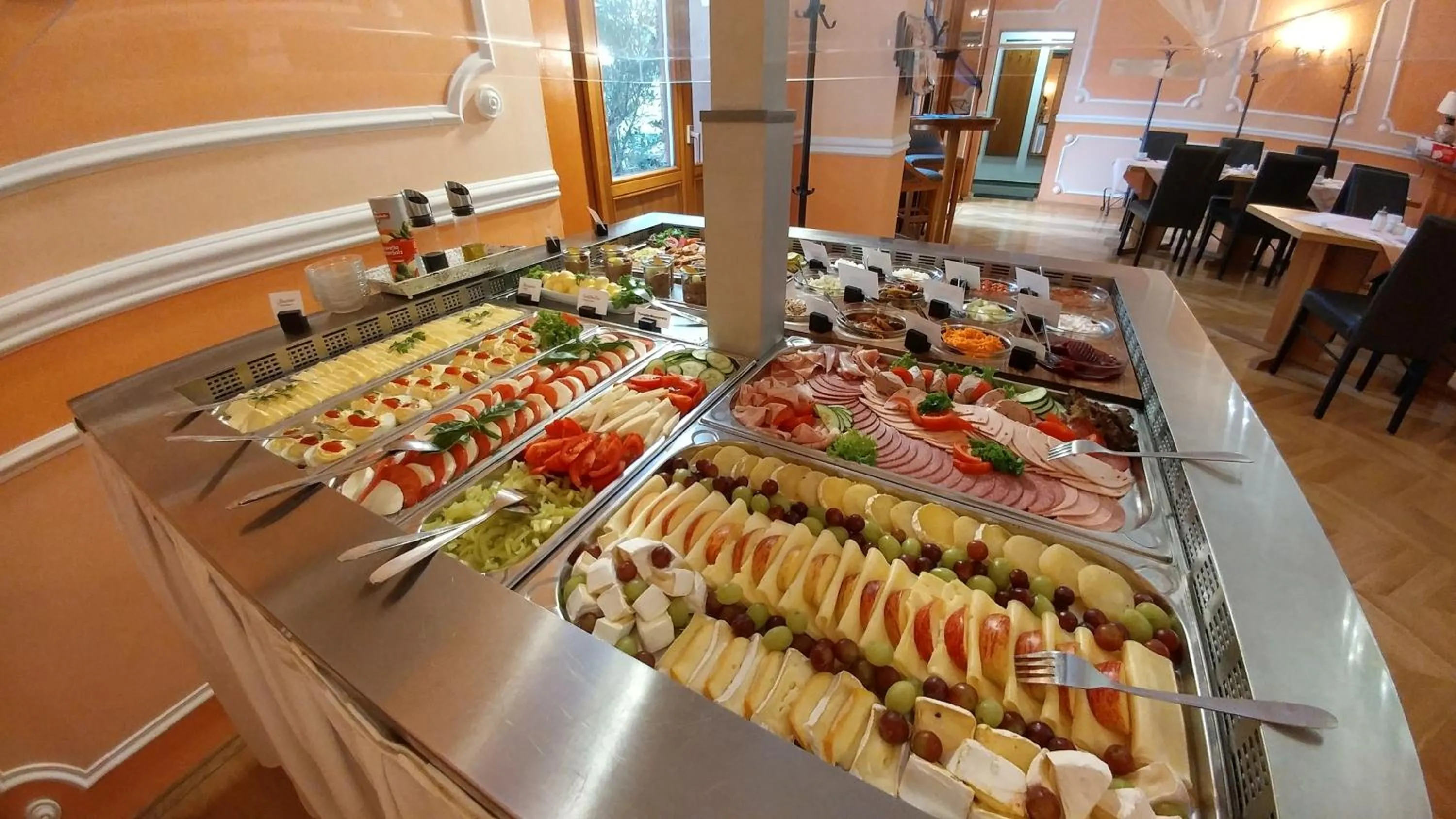 Buffet breakfast in Hotel Goldener Anker