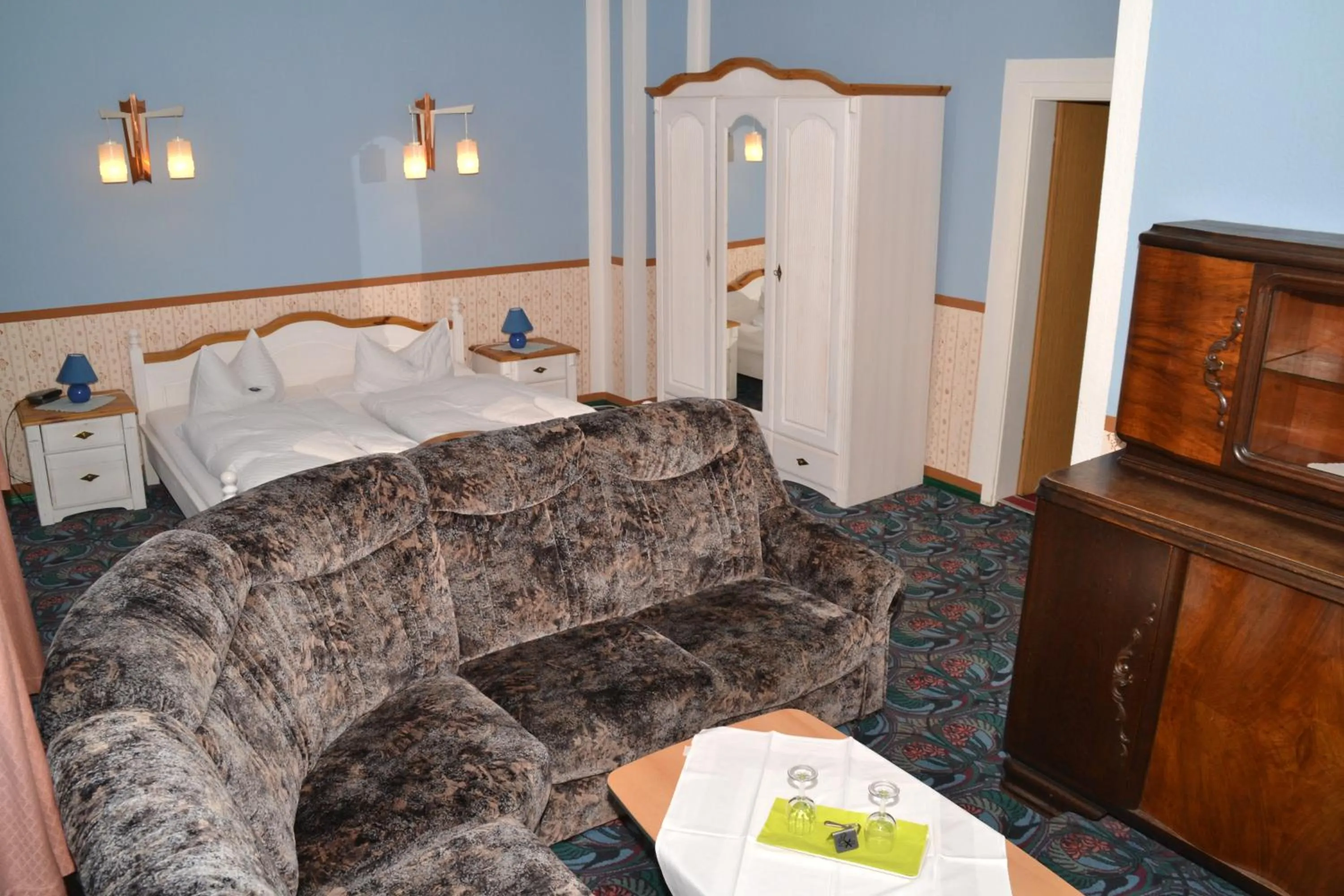 Photo of the whole room, Bed in Hotel Central