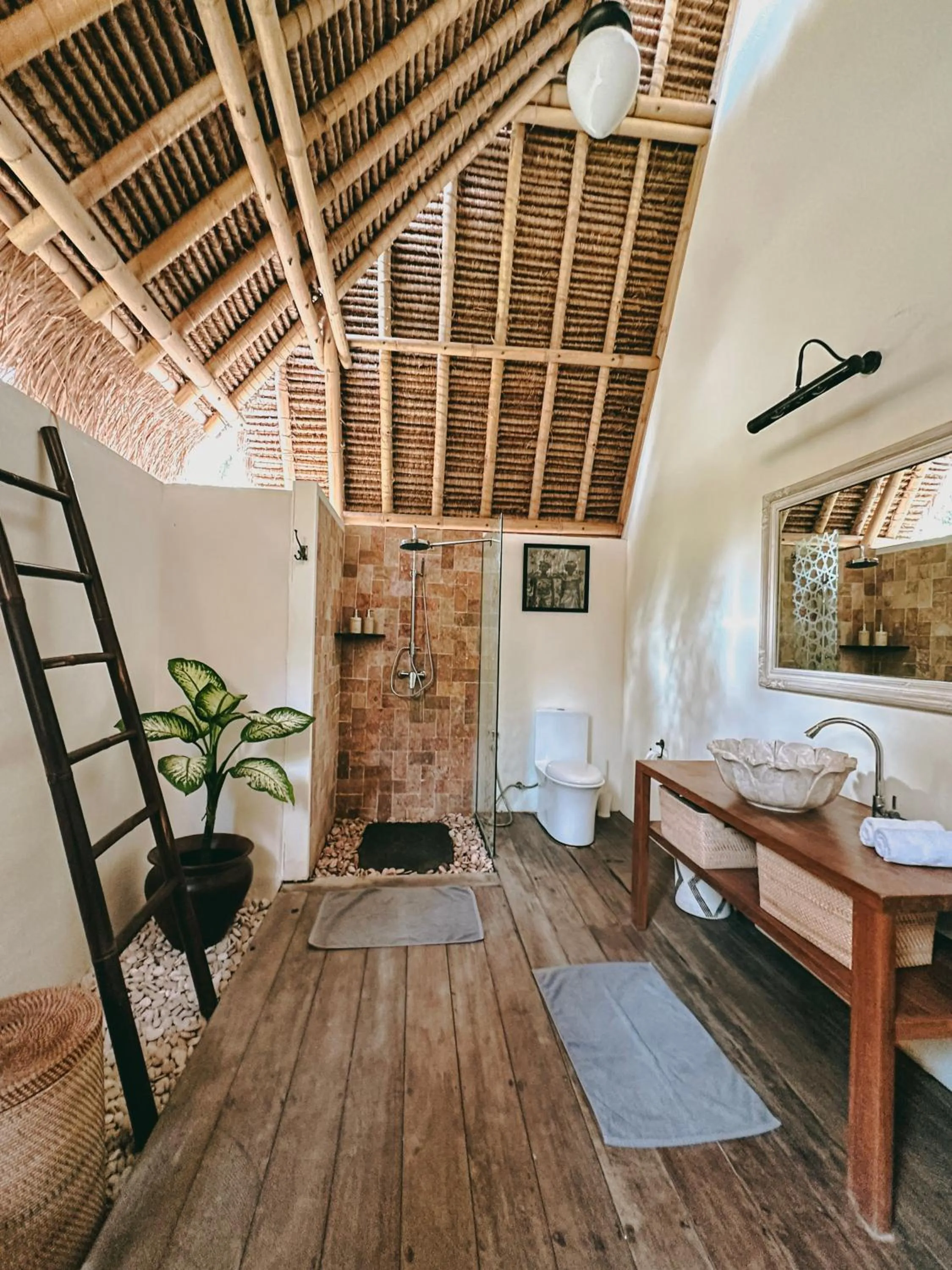 Bathroom, Bed in Vayam Boutique Resort Gili Asahan