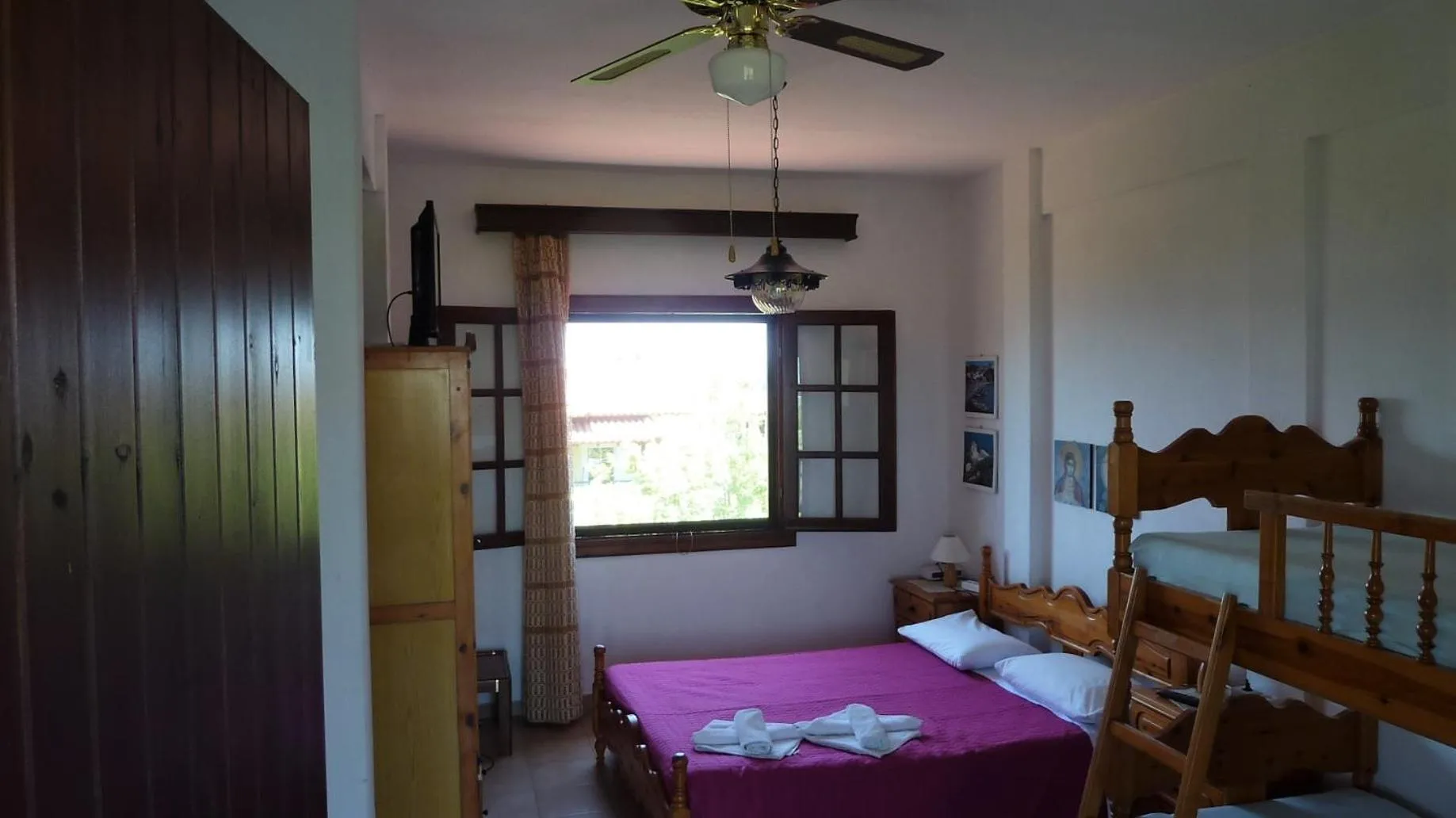 Photo of the whole room, Bed in Villa Oasis
