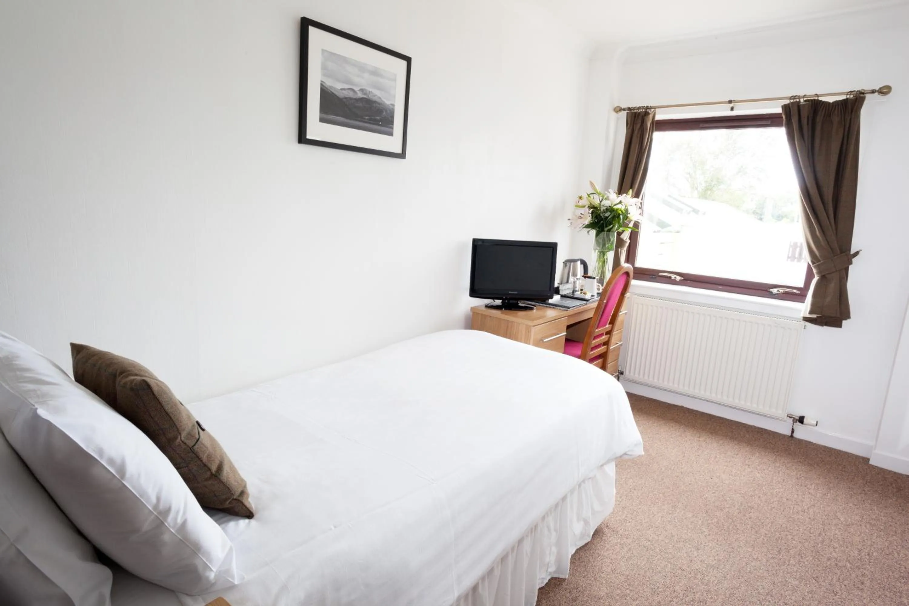 Bedroom, Bed in The Arch Inn