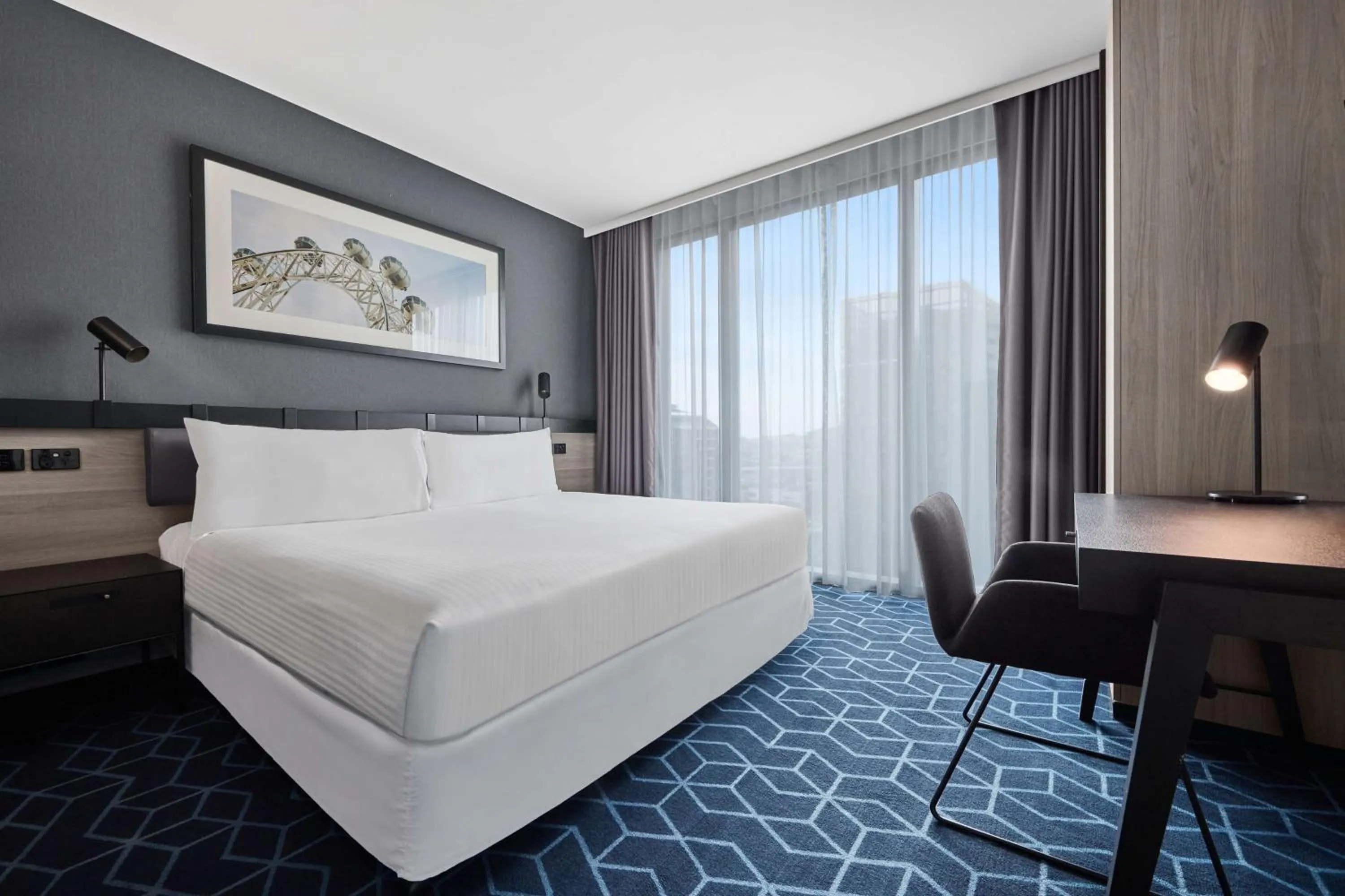 Bedroom, Bed in Four Points by Sheraton Melbourne Docklands