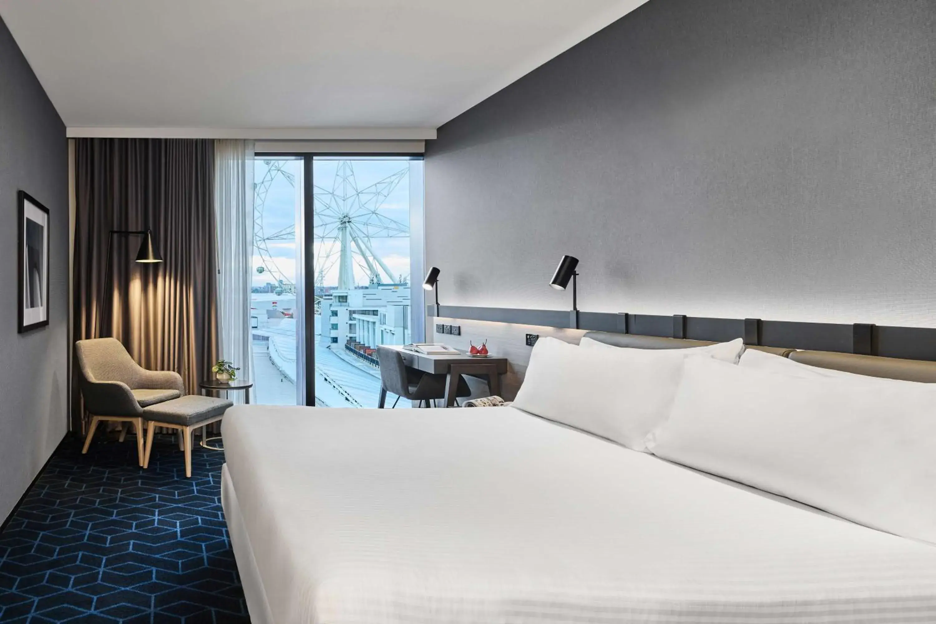 Property building, Bed in Four Points by Sheraton Melbourne Docklands Property building, Bed in Four Points by Sheraton Melbourne Docklands