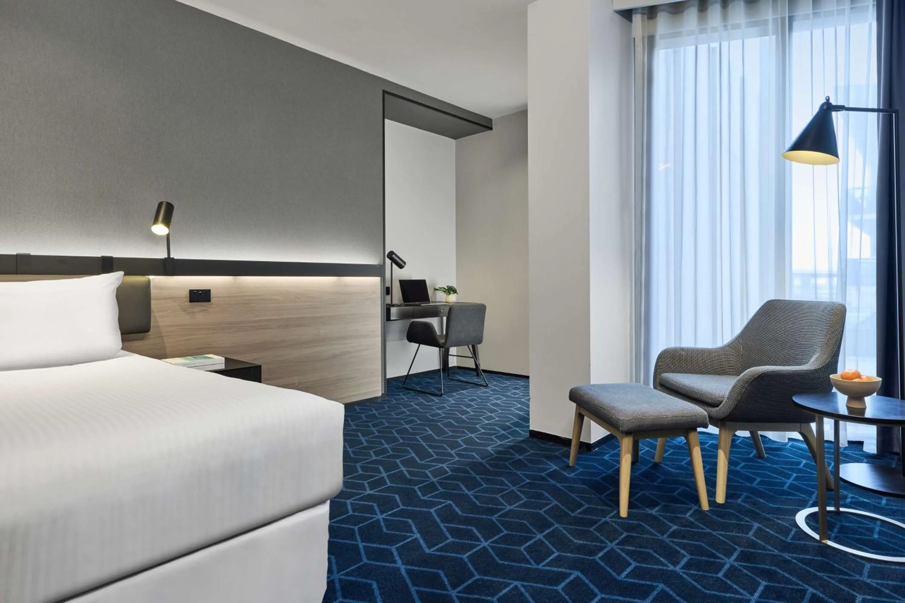 Bedroom, Bed in Four Points by Sheraton Melbourne Docklands
