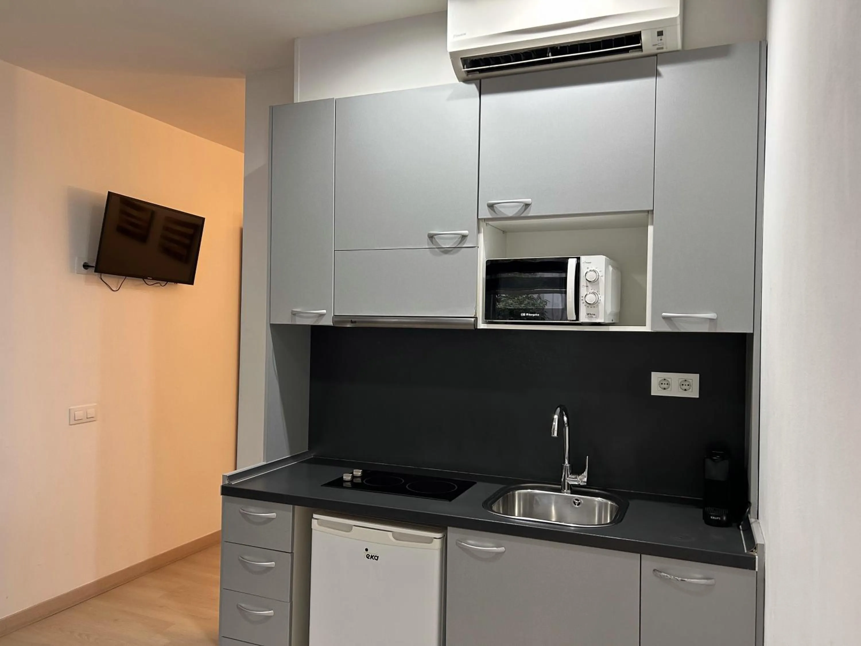 TV and multimedia in Apartahotel Baldiri