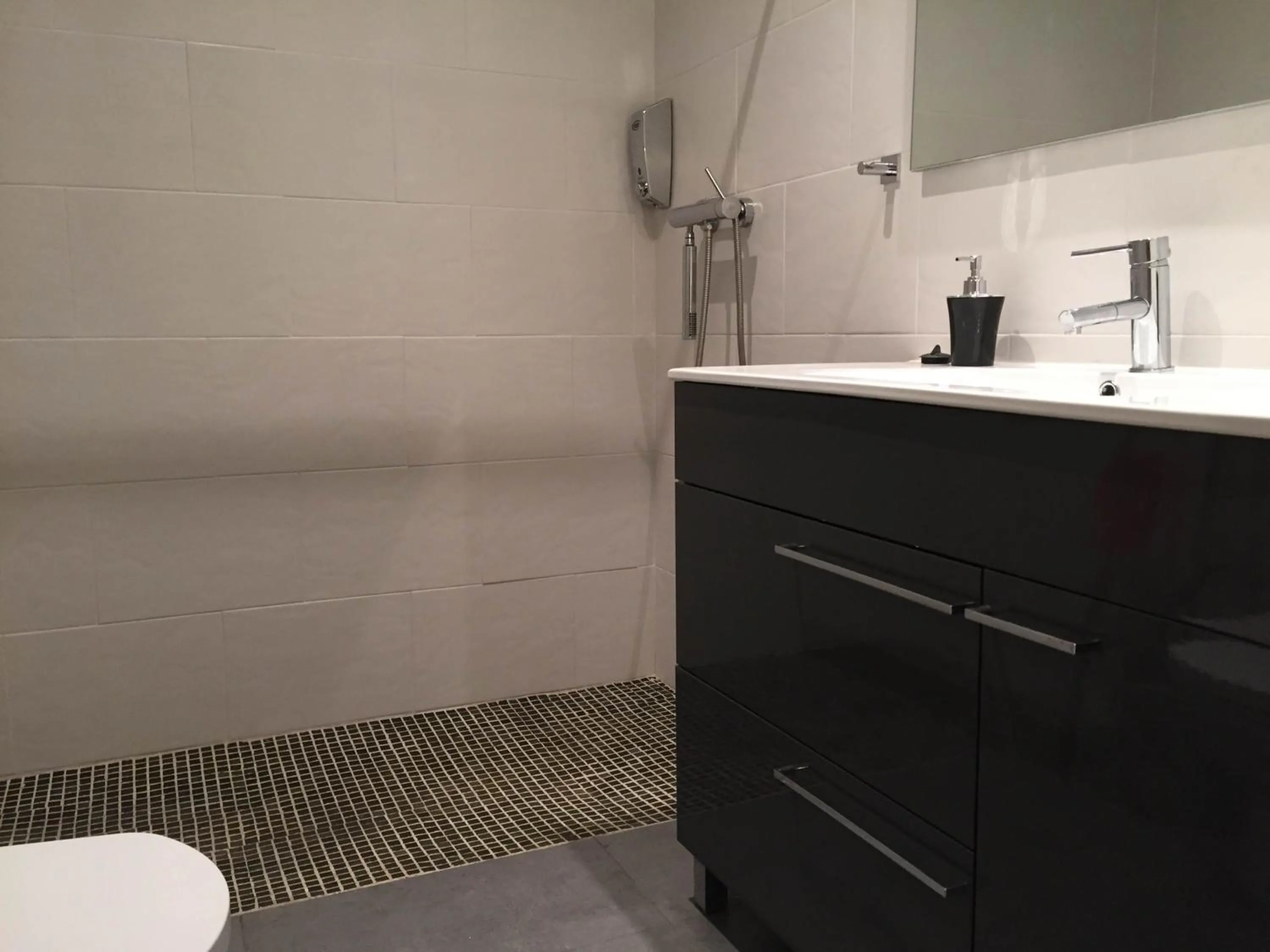 Shower in Apartahotel Baldiri