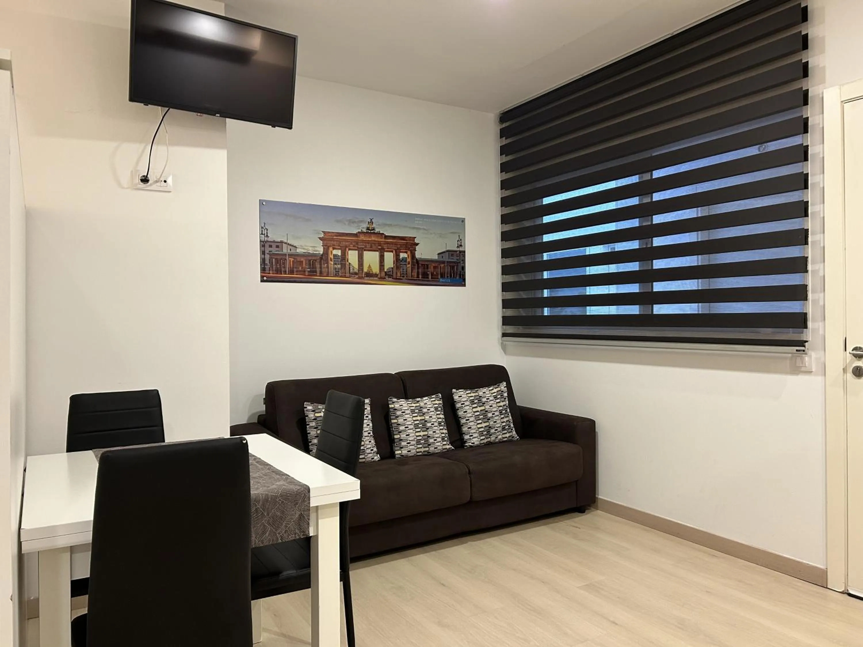 TV and multimedia in Apartahotel Baldiri