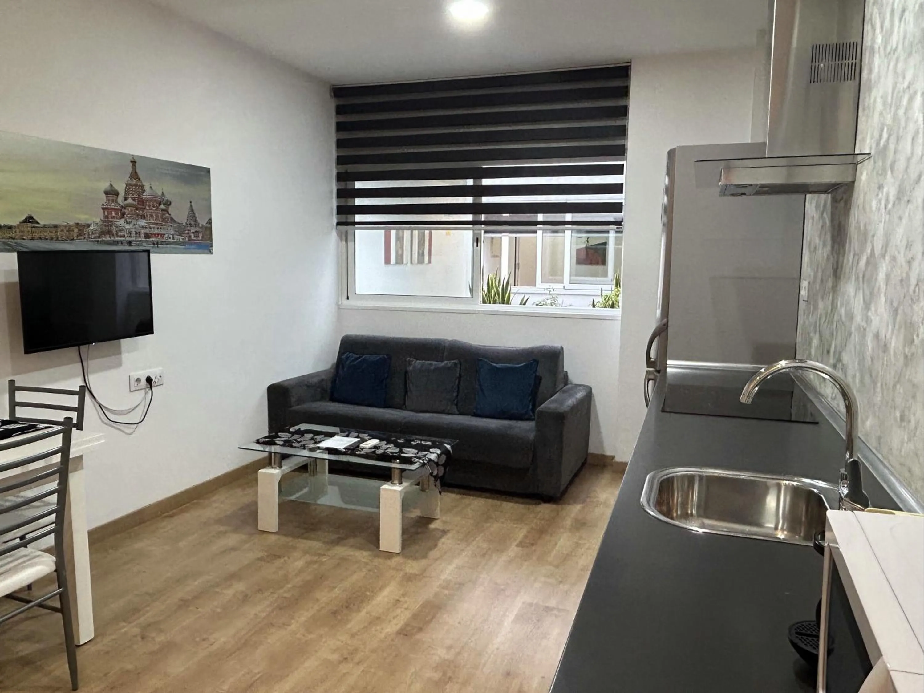 Communal lounge/ TV room in Apartahotel Baldiri