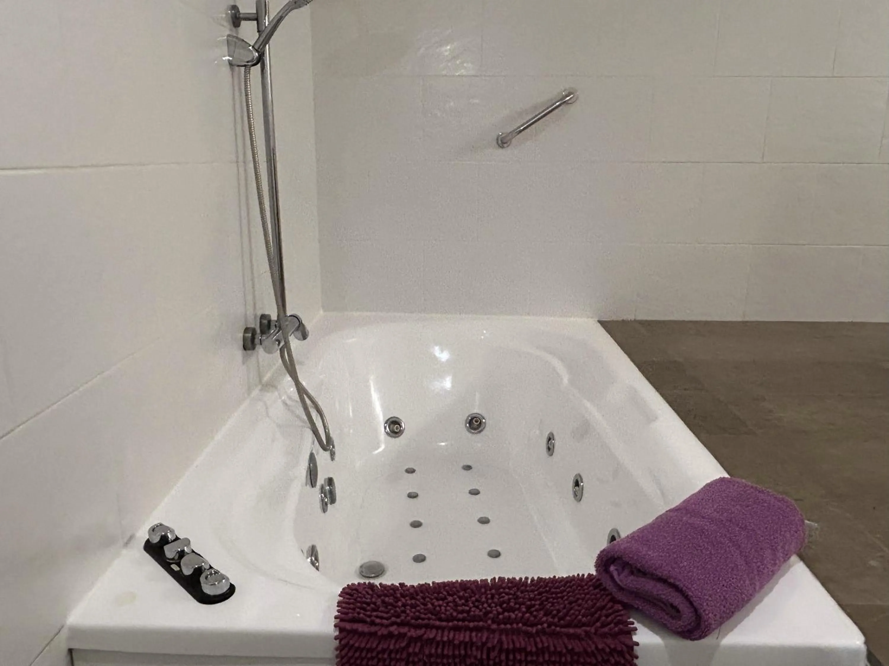 Bathroom in Apartahotel Baldiri