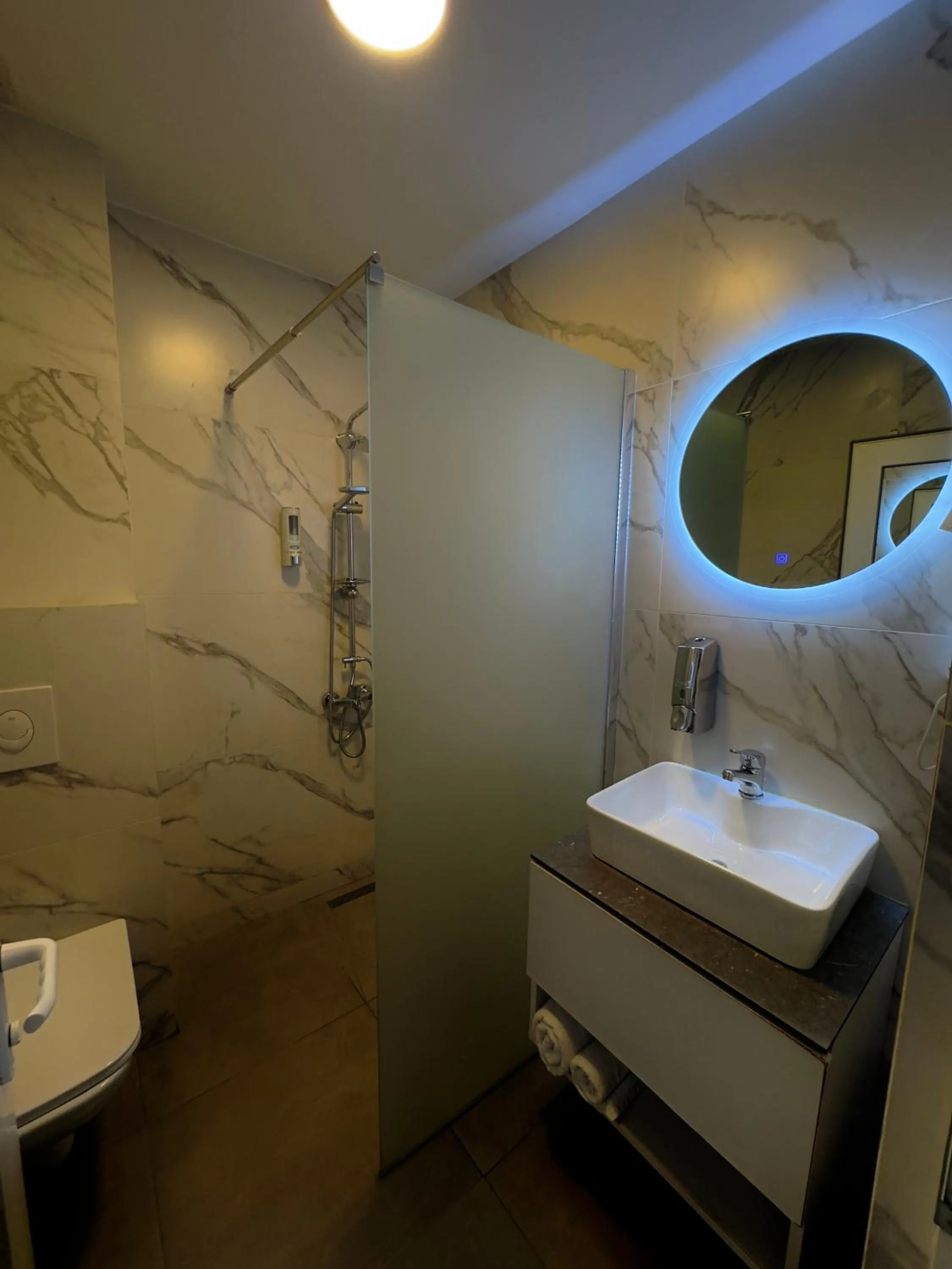 Bathroom in Hotel Real