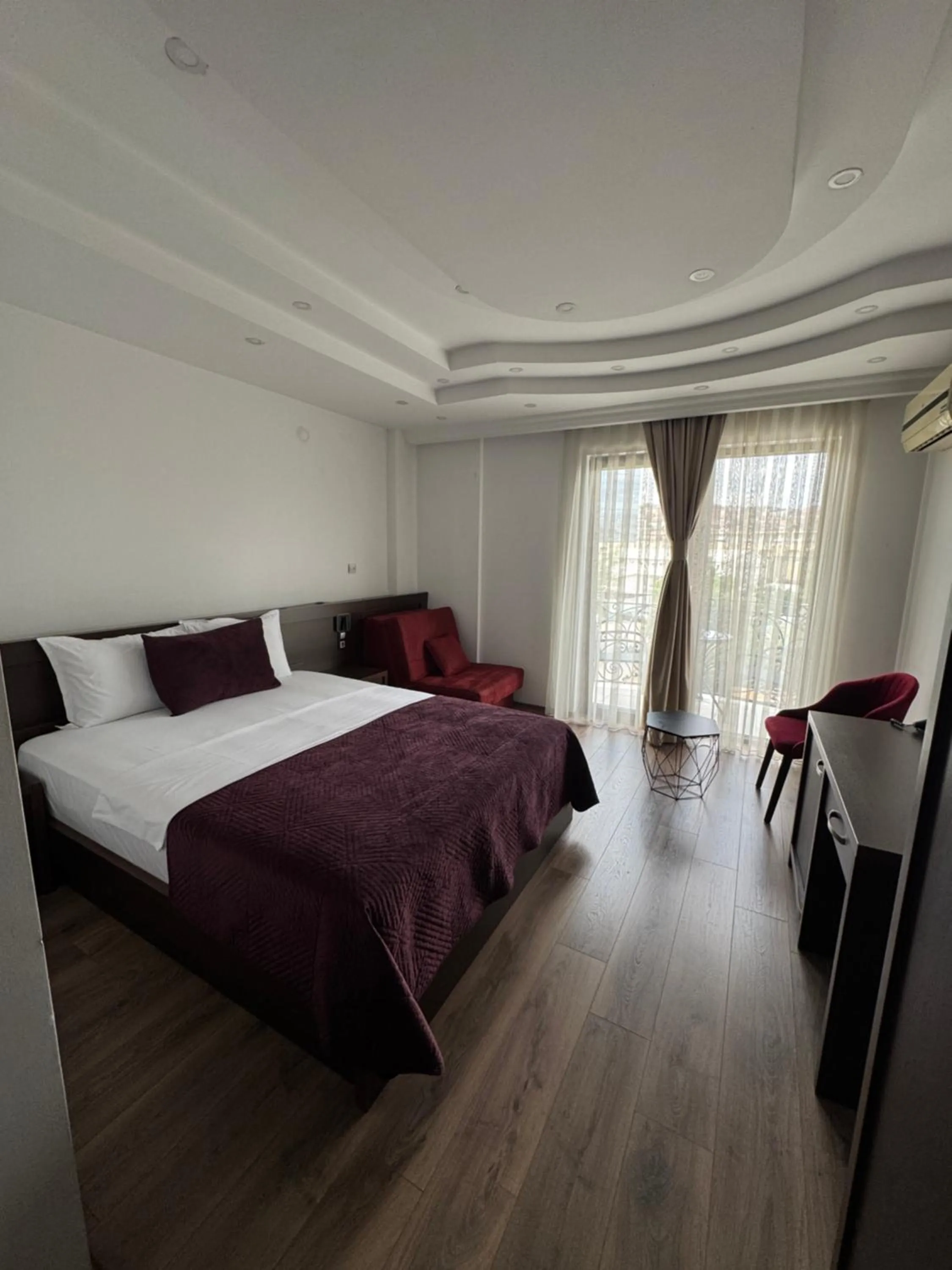 Photo of the whole room, Bed in Hotel Real