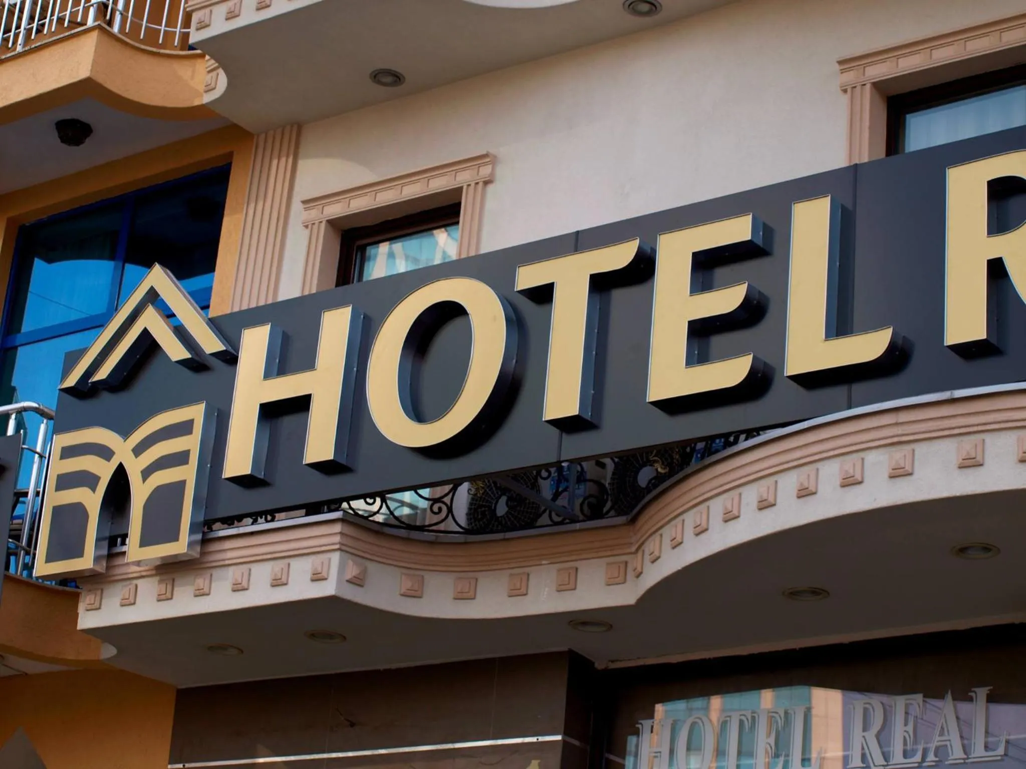 Facade/entrance in Hotel Real
