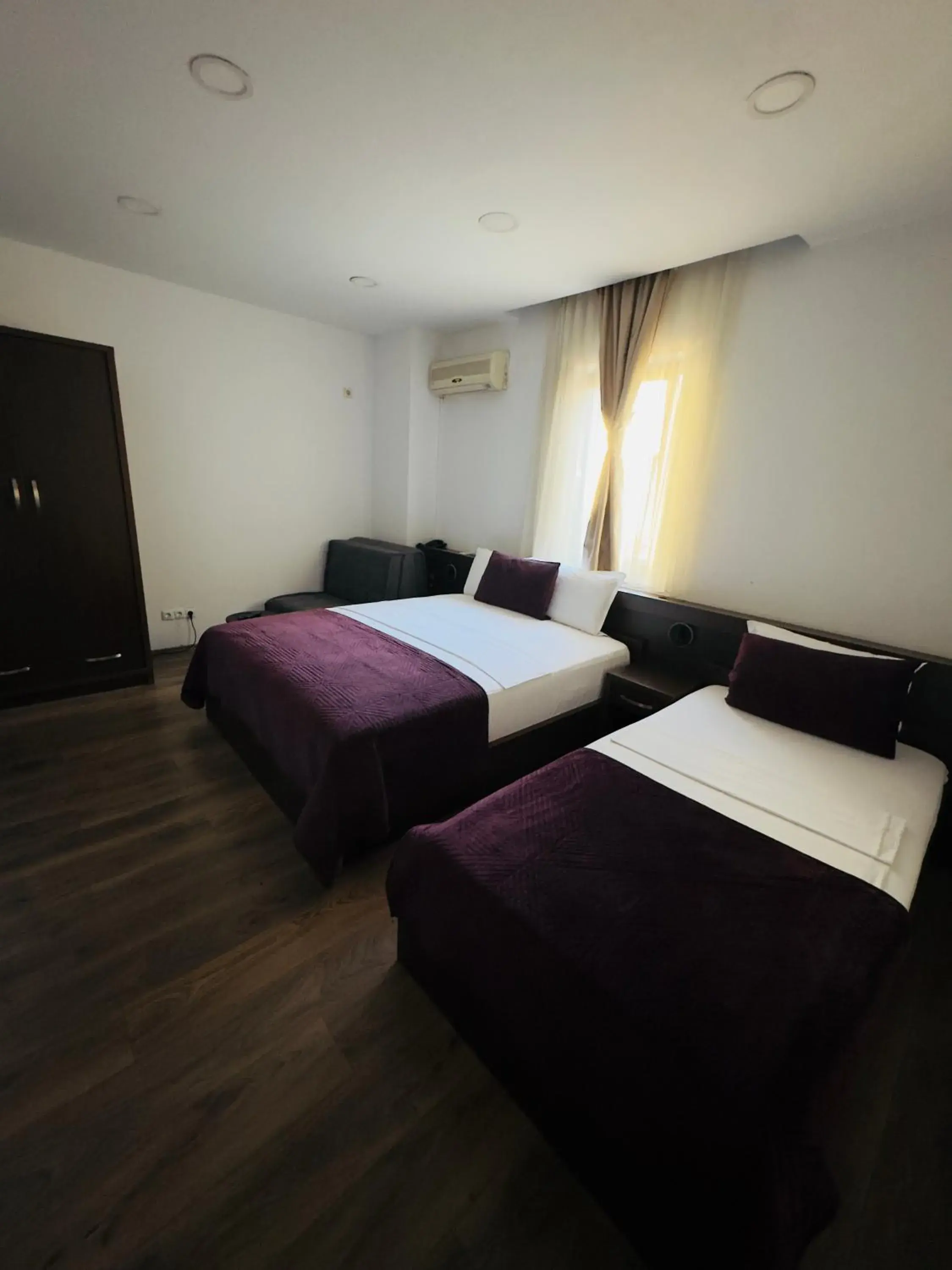 Quadruple Room in Hotel Real Quadruple Room in Hotel Real