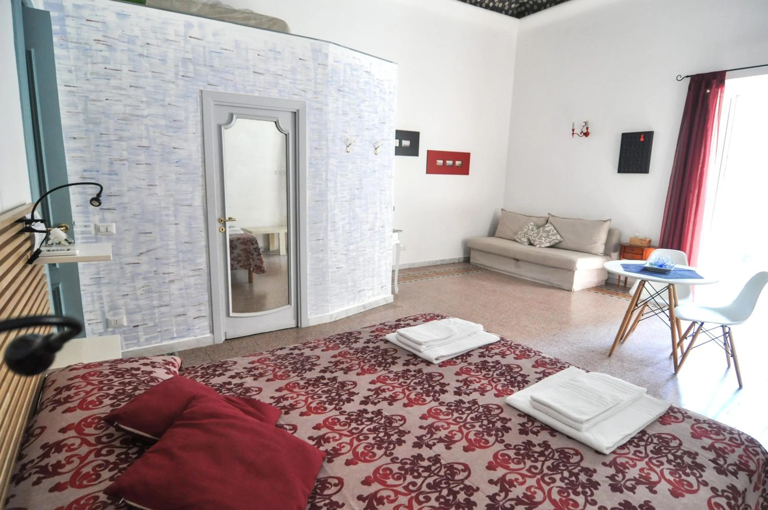 Photo of the whole room, Bed in B&B Alchimia Napoletana