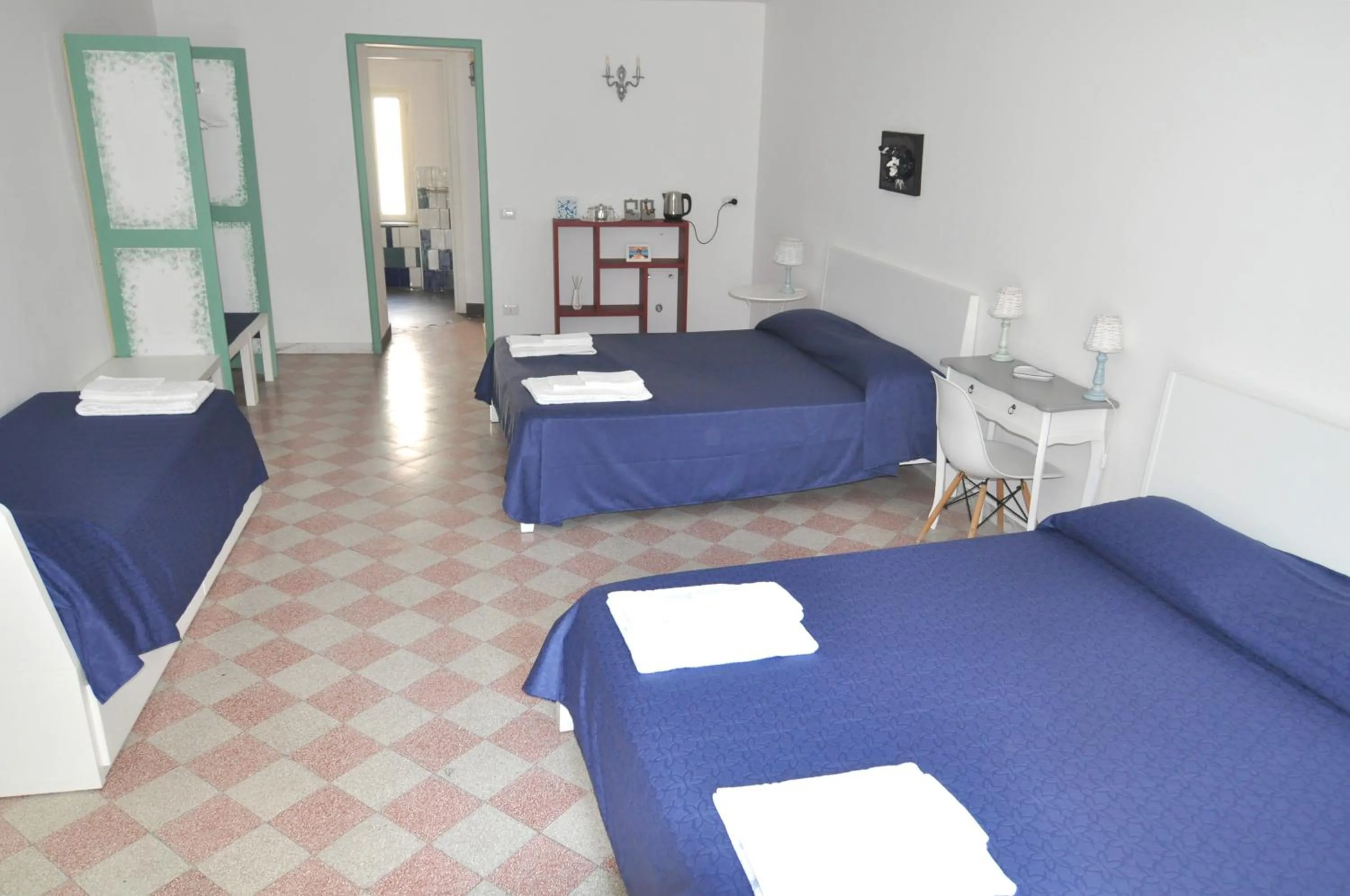 Photo of the whole room, Bed in B&B Alchimia Napoletana
