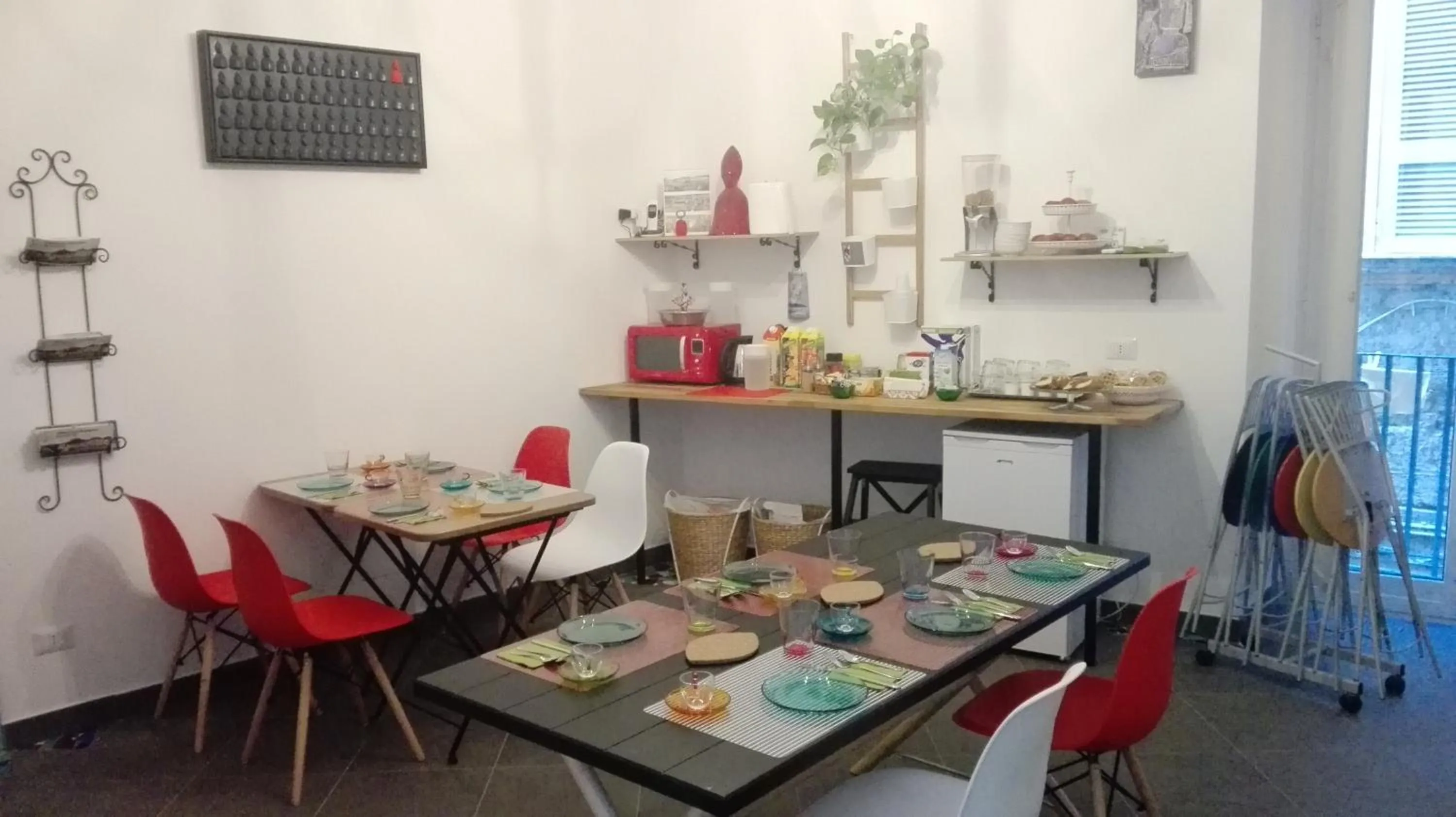 Communal kitchen in B&B Alchimia Napoletana