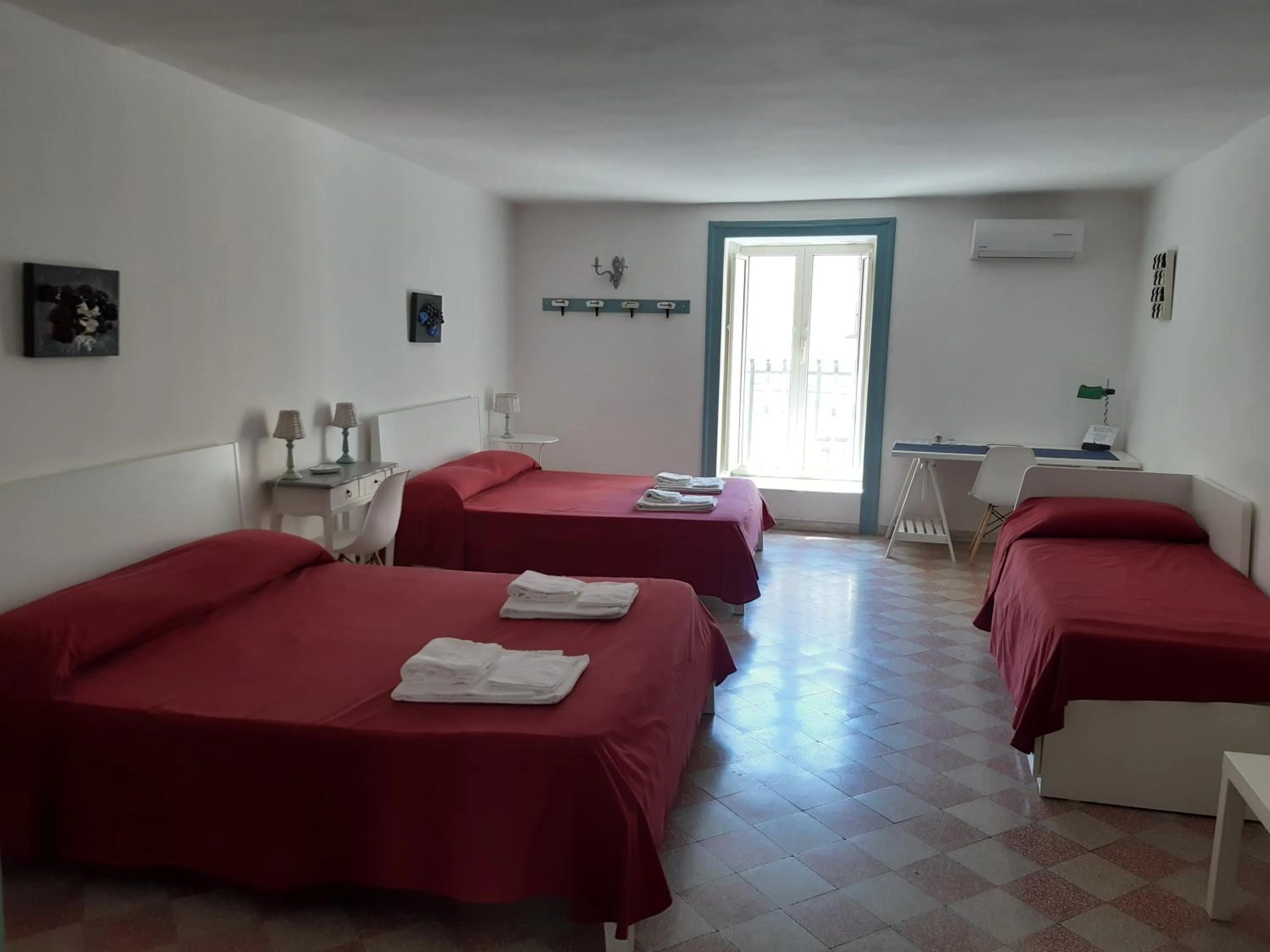 Photo of the whole room, Bed in B&B Alchimia Napoletana